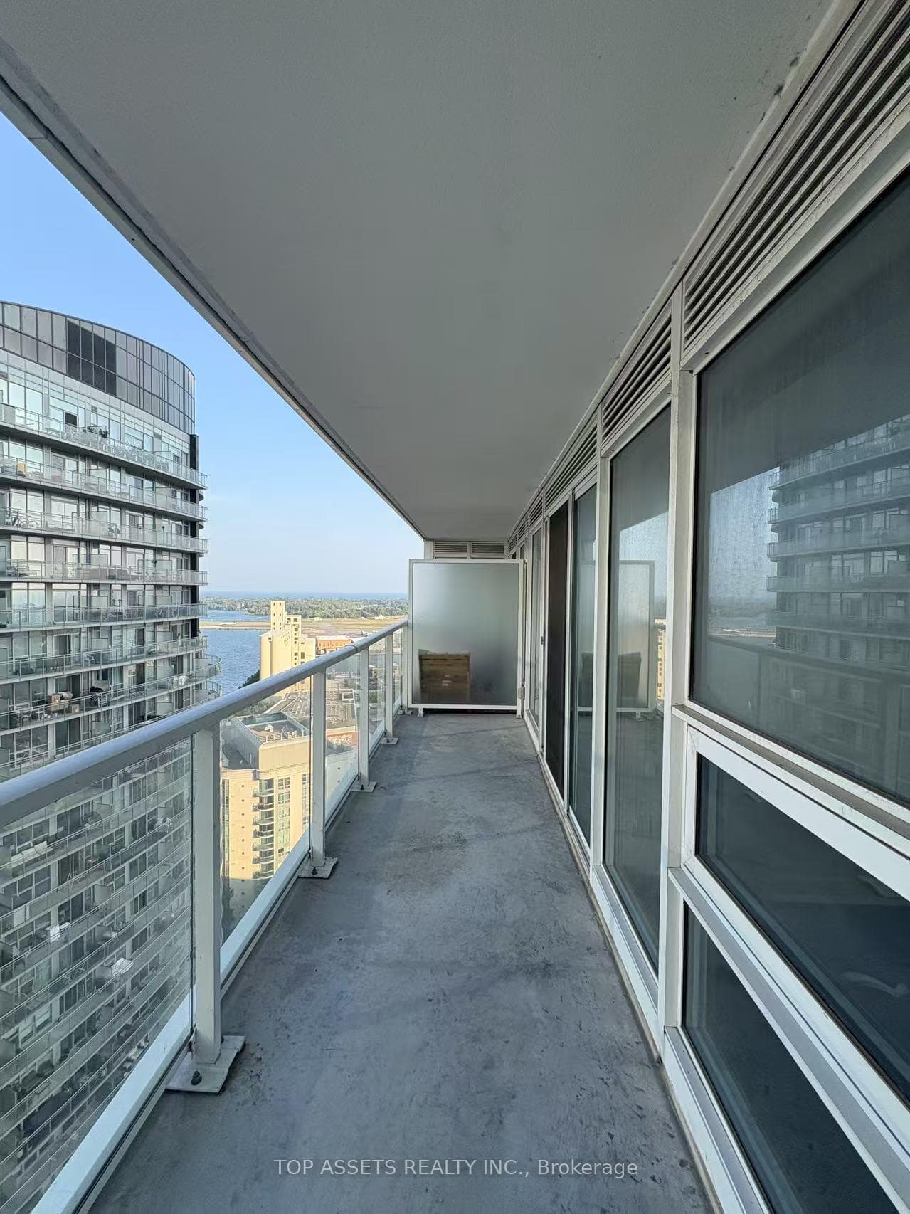 17 Bathurst Street Unit 2811 photo 4