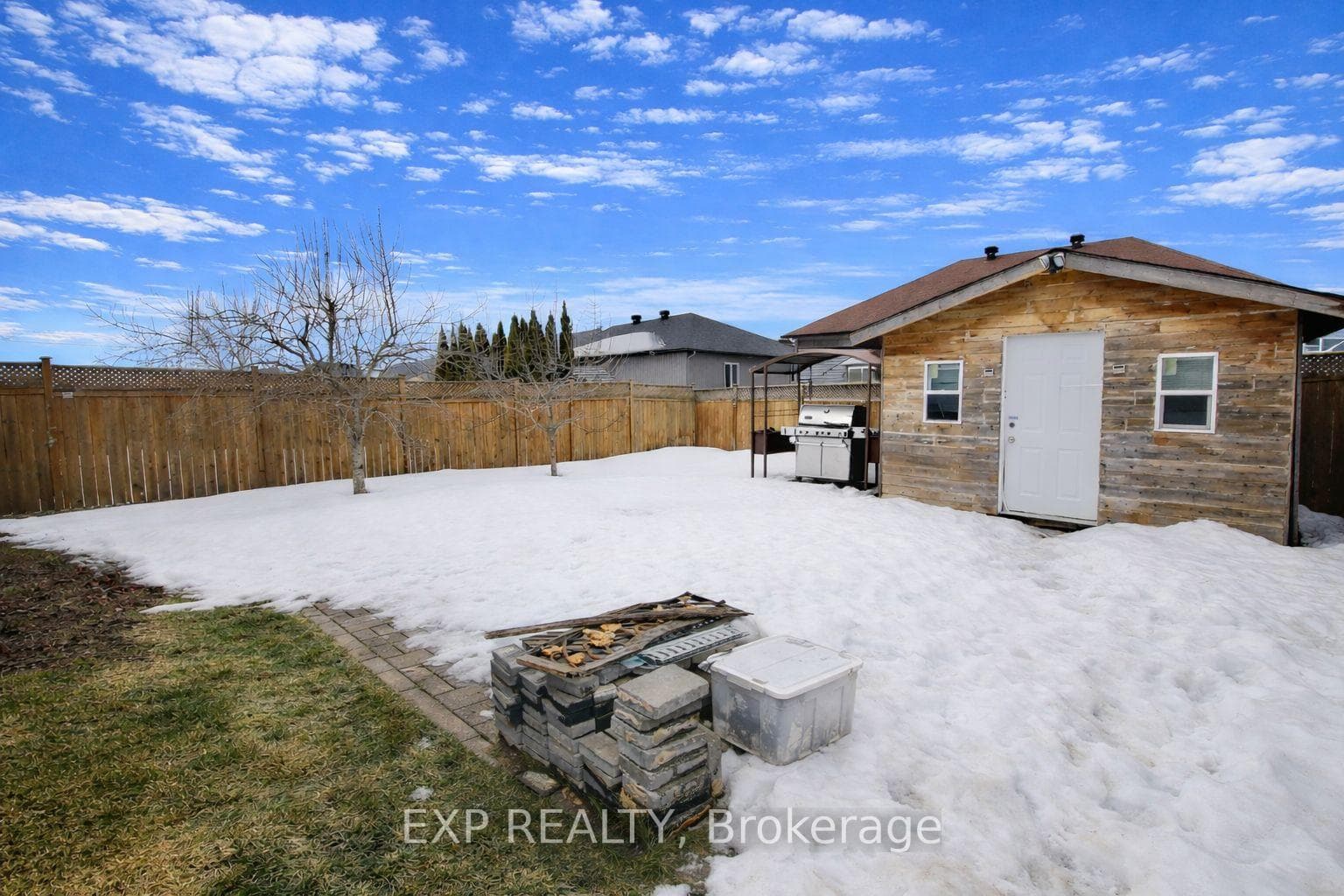 AI genereated decluttered fenced in yard.