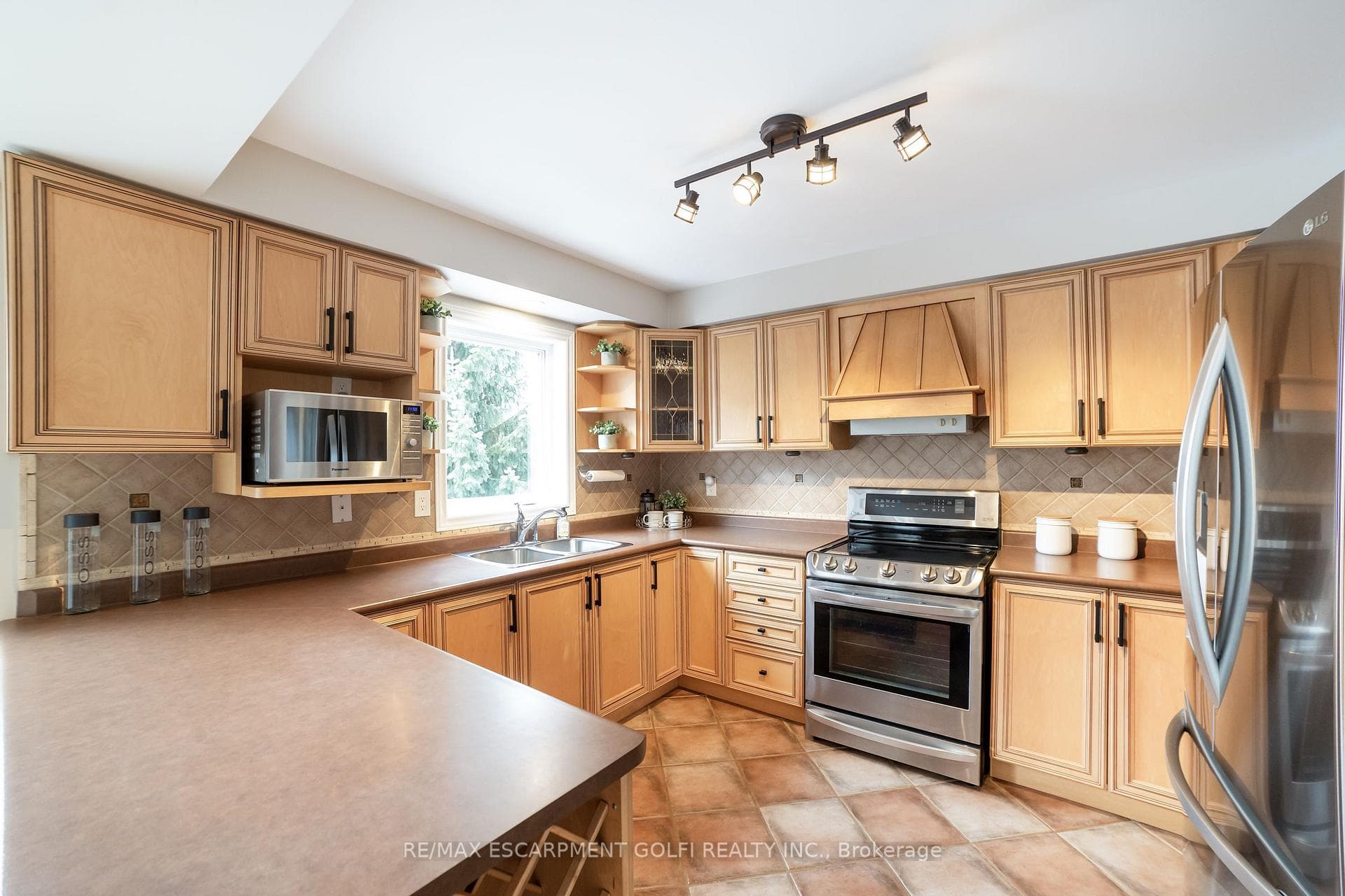 144 Acton Boulevard photo 8