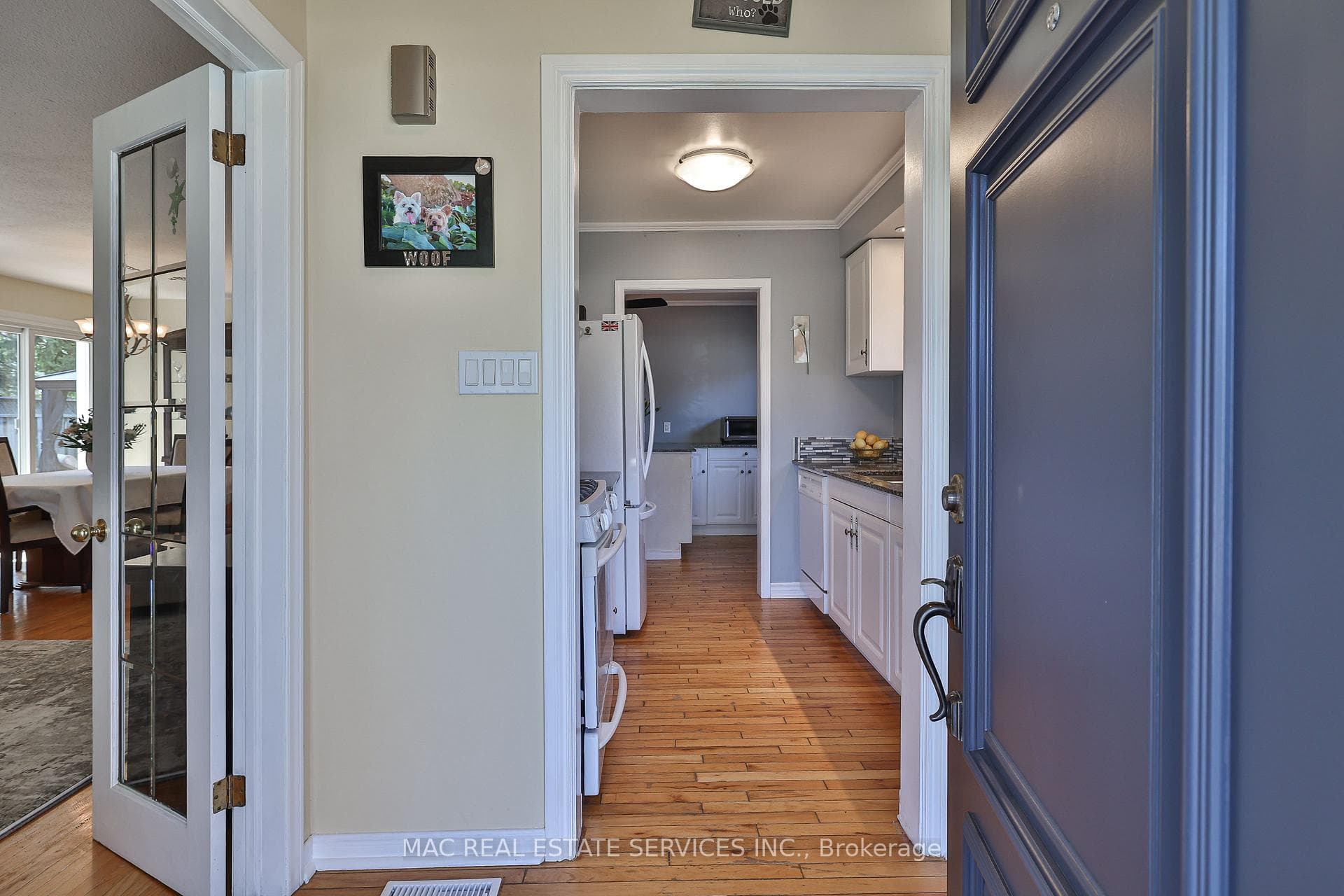 199 Oakmeadow Boulevard photo 4