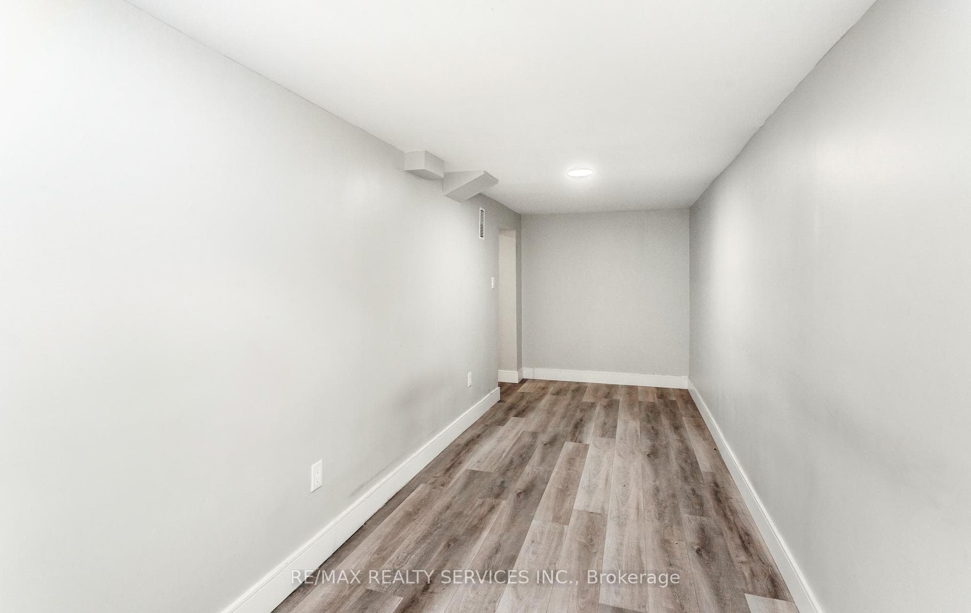 176 Samuelson Street photo 38