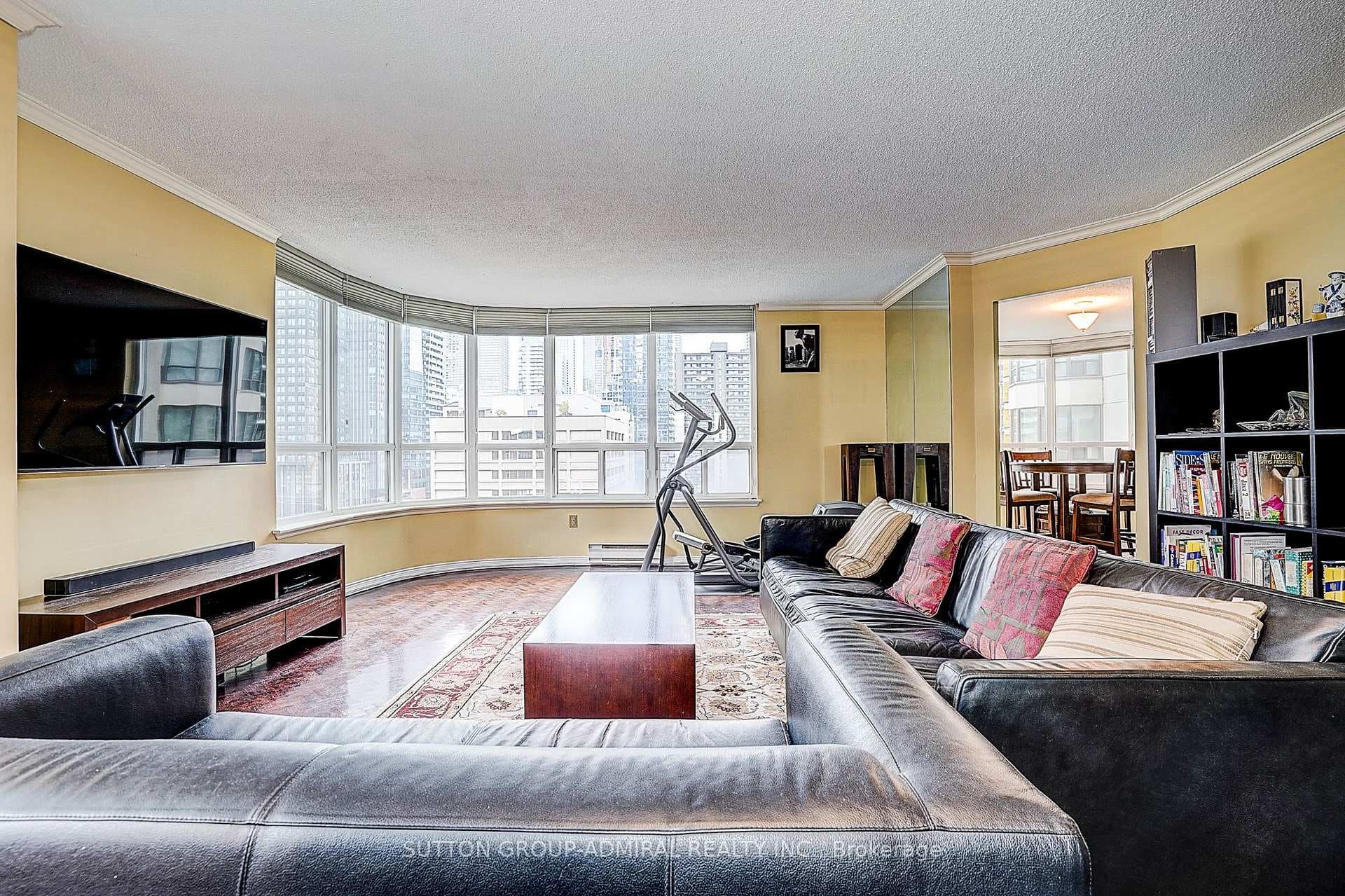 25 Maitland Street Unit 1209 photo 9