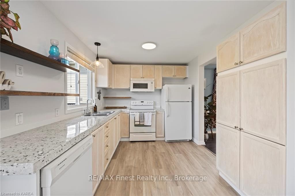 476 FIELDSTONE Drive photo 17