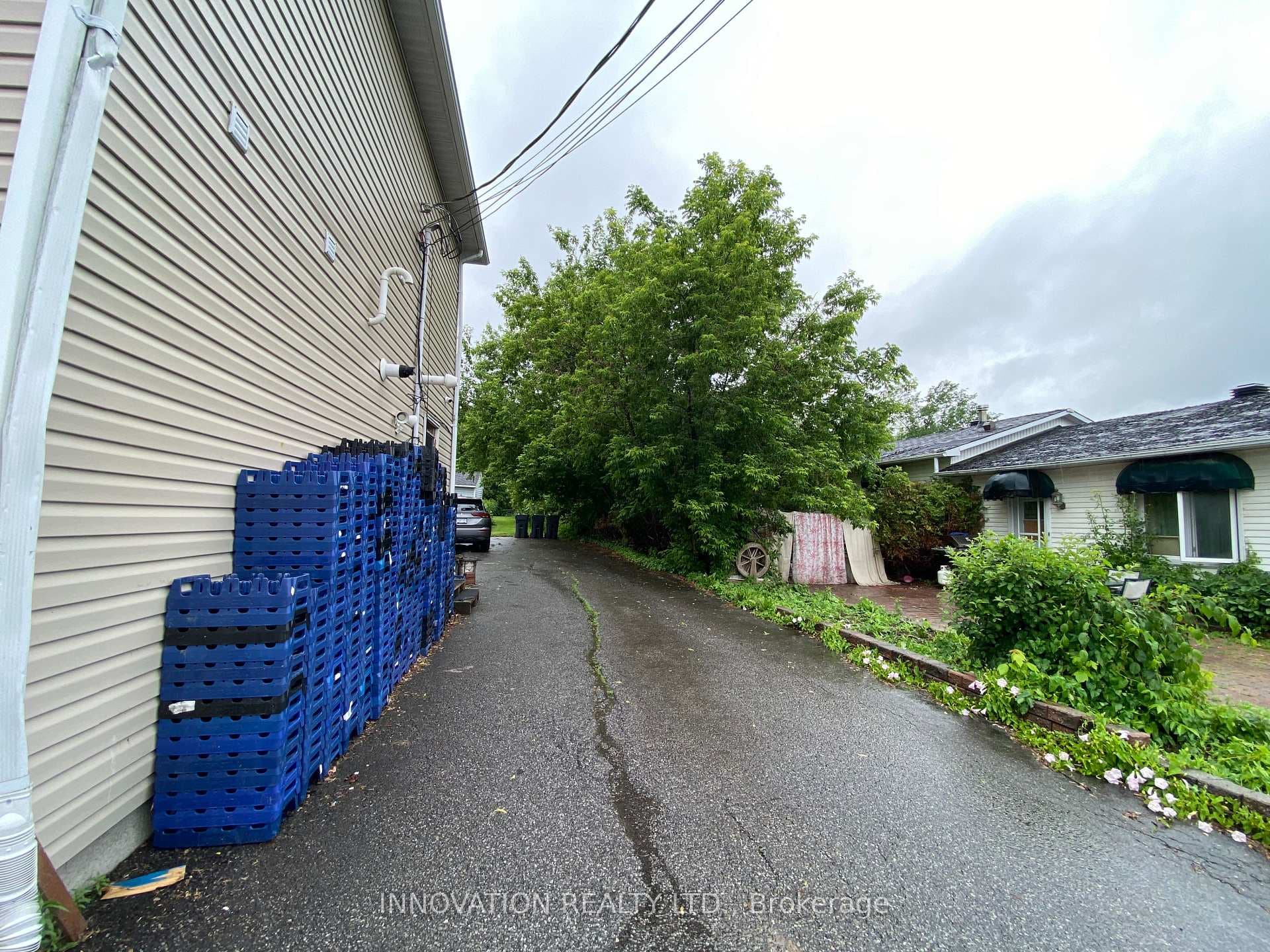 1592 Landry Street photo 6