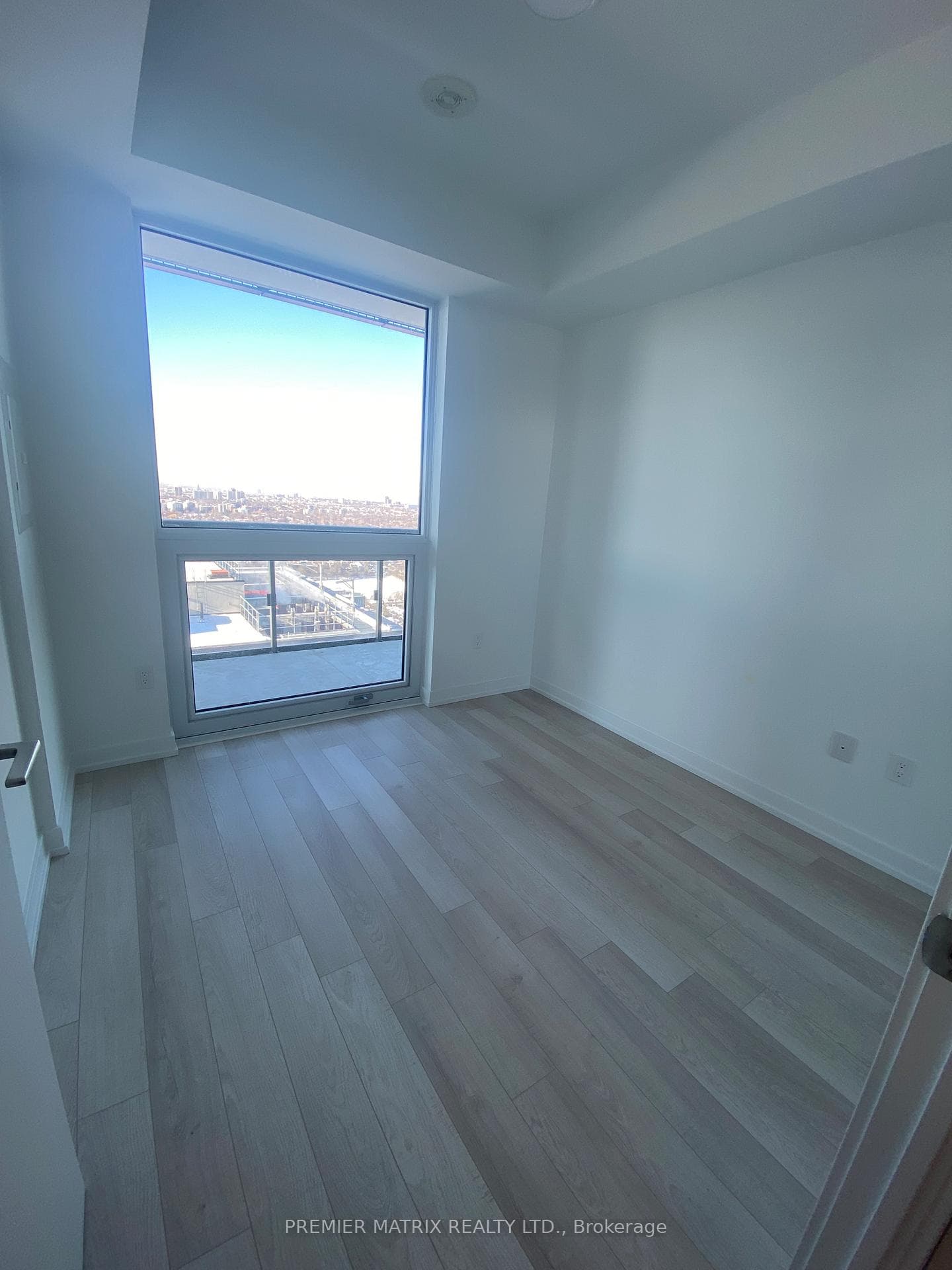 39 Roehampton Street Unit 3807 photo 9