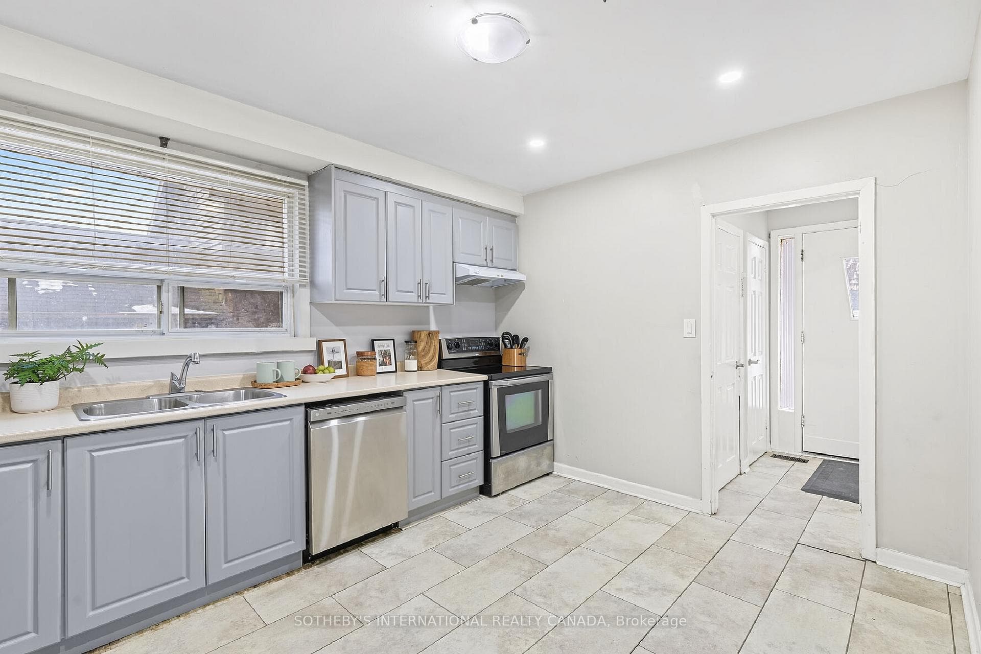 957 Beechwood Avenue Unit upper photo 2