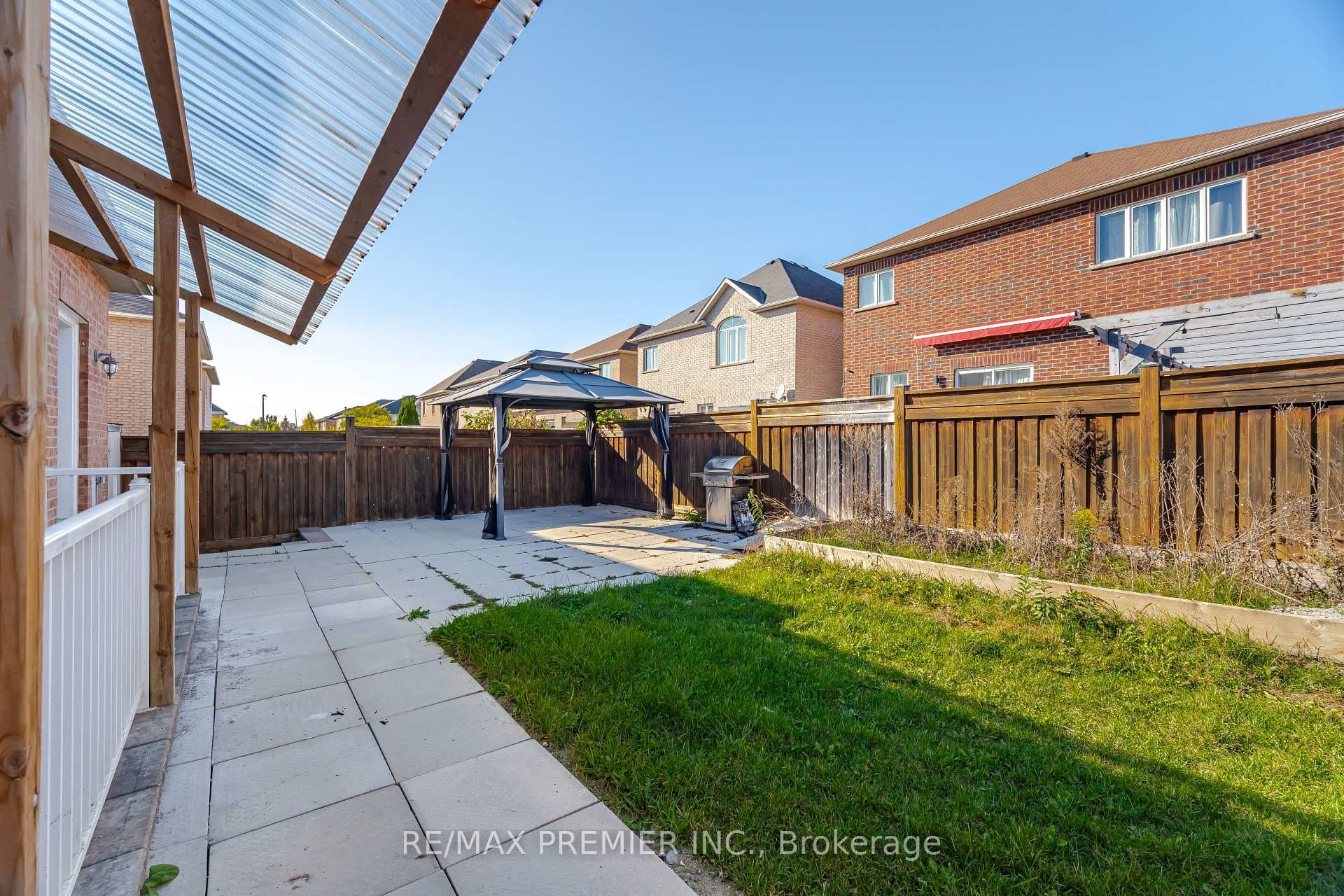 80 Heathcliffe Drive photo 39