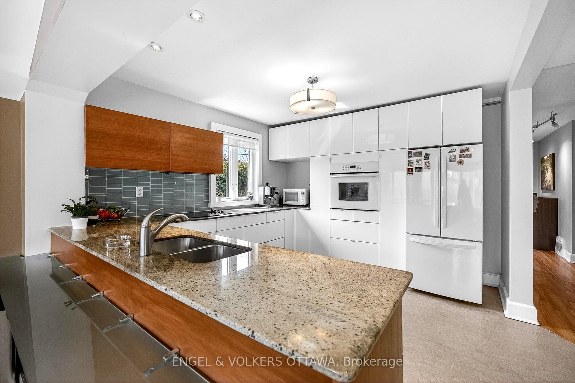 166 Wesley Avenue photo 11