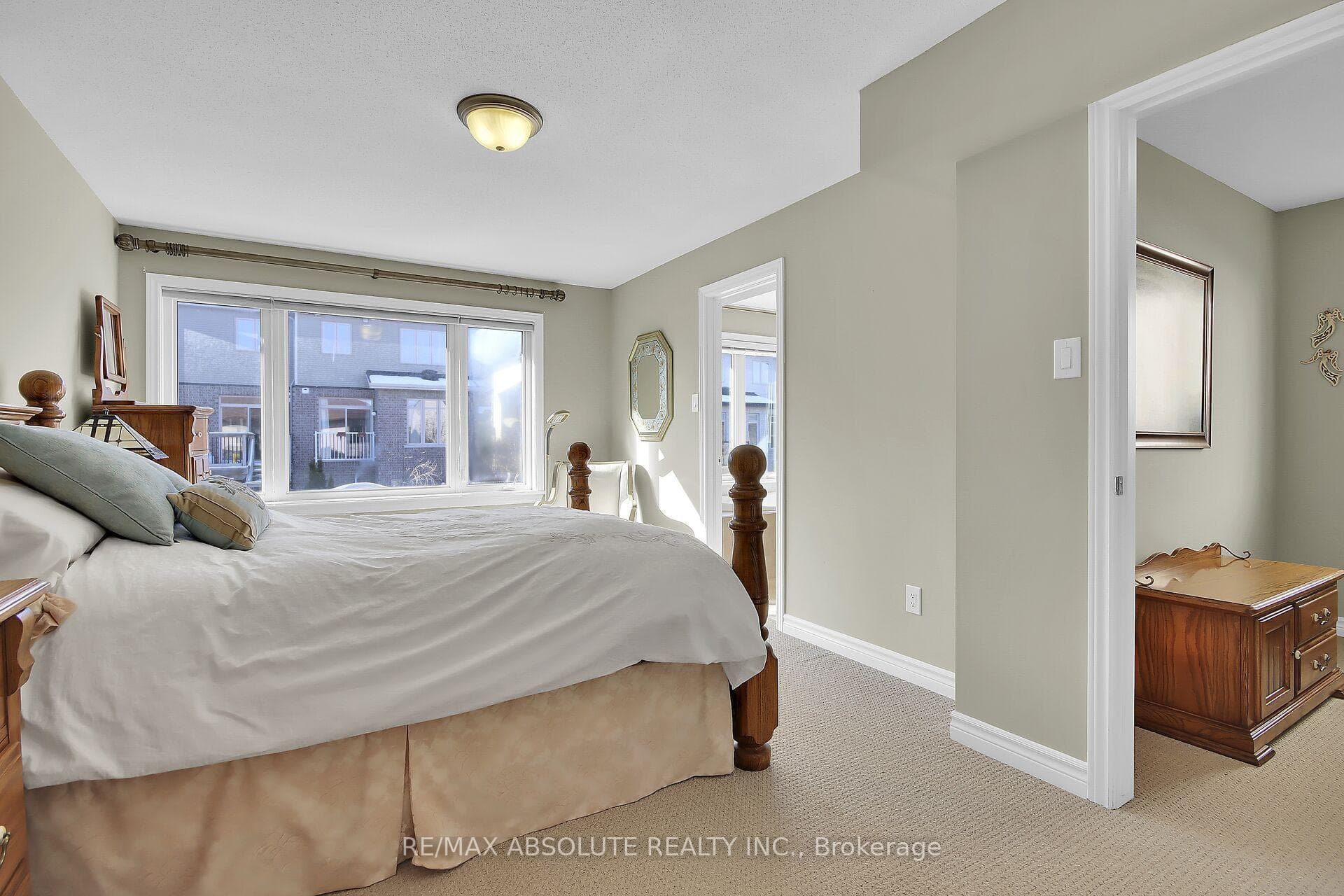 1118 Tischart Crescent photo 20