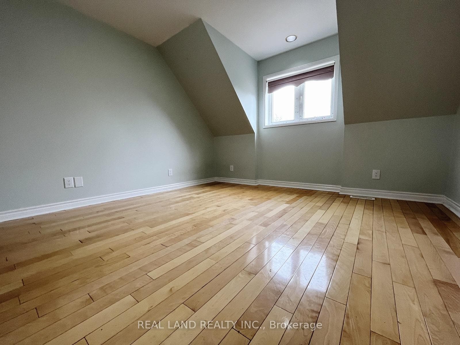 2686 Holborn Road photo 23