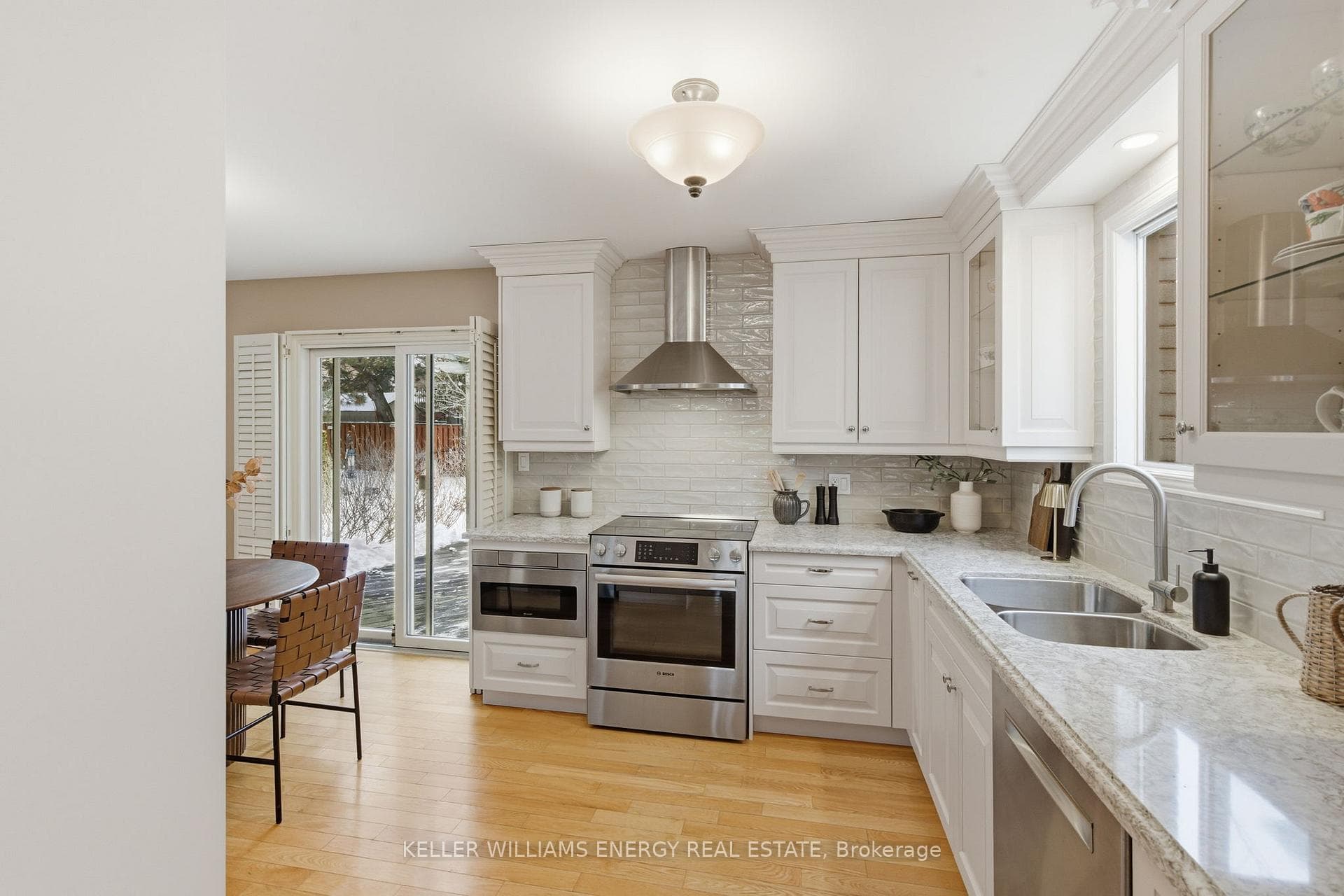 979 Peggoty Circle photo 13
