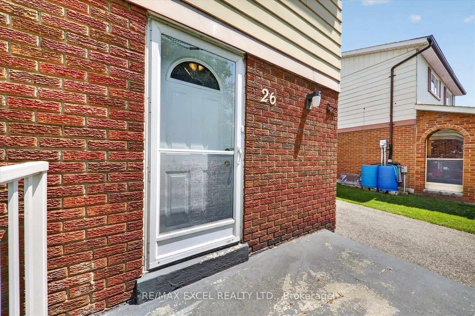 26 Lighthall Crescent photo 3