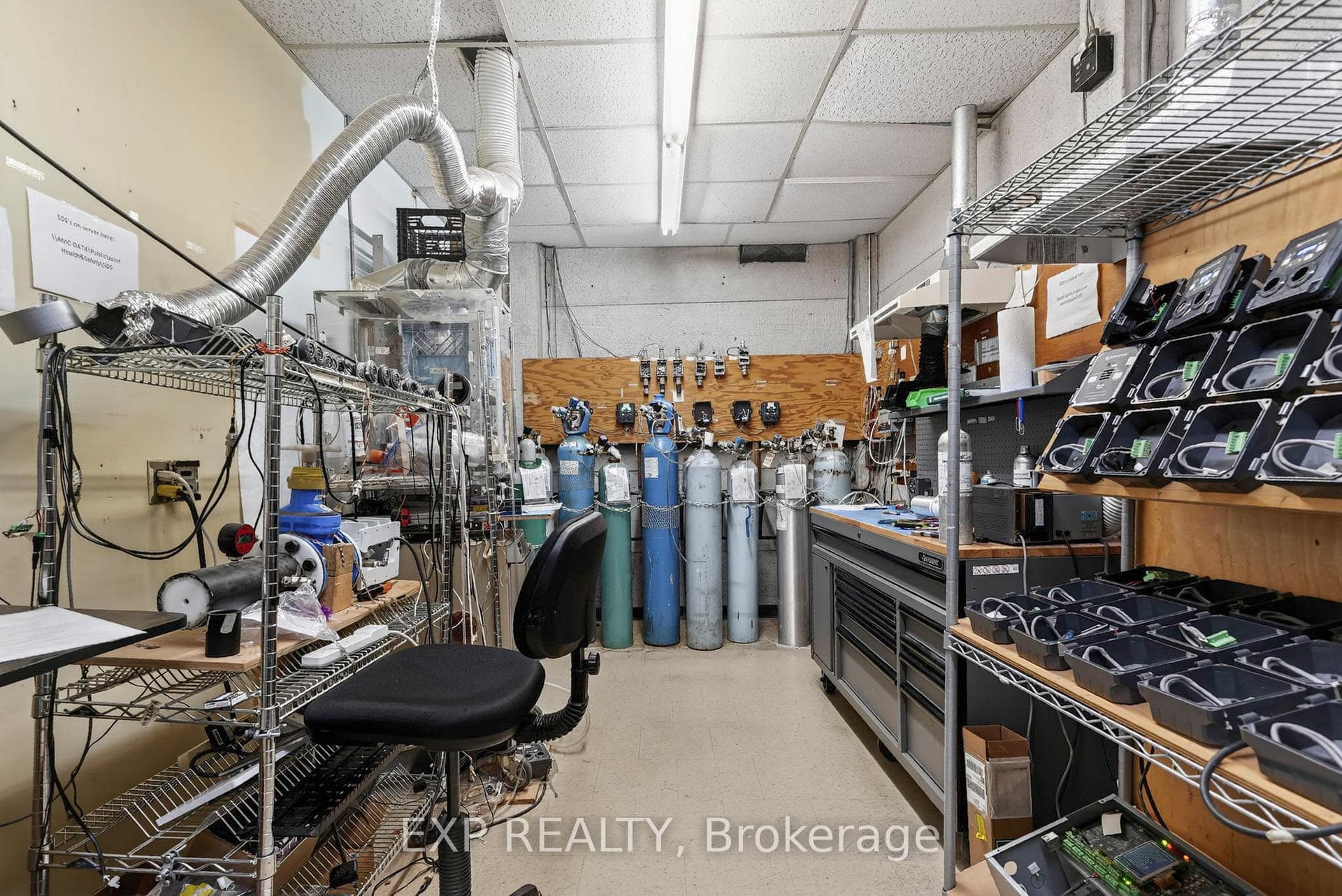 215 Colonnade Road photo 8