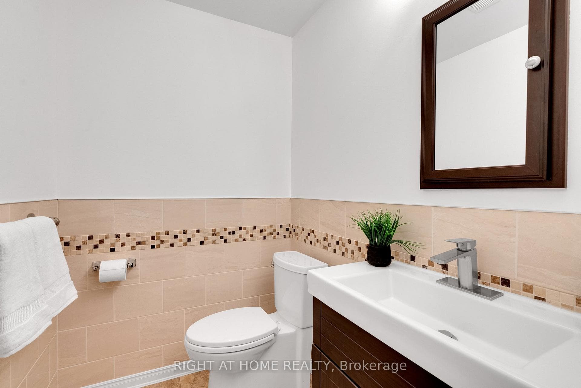 56 Ashdale Crescent photo 38