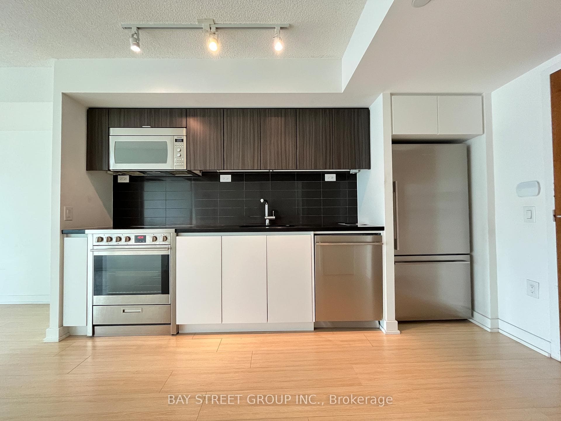 75 Queens Wharf Road Unit 711 photo 3