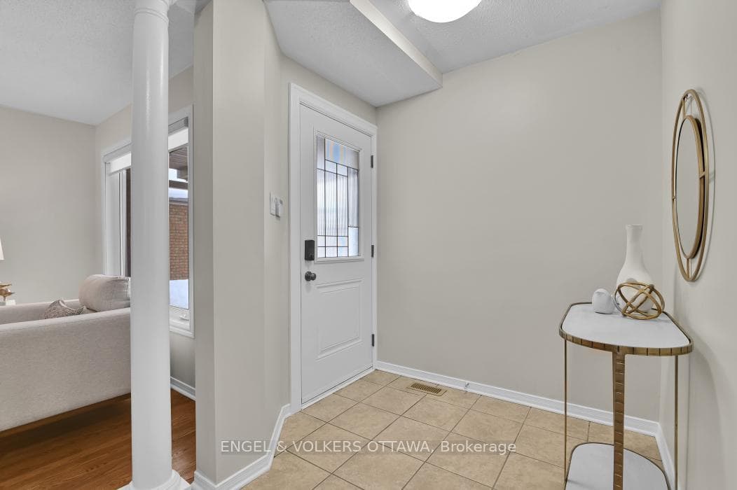 123 Longshire Circle photo 2