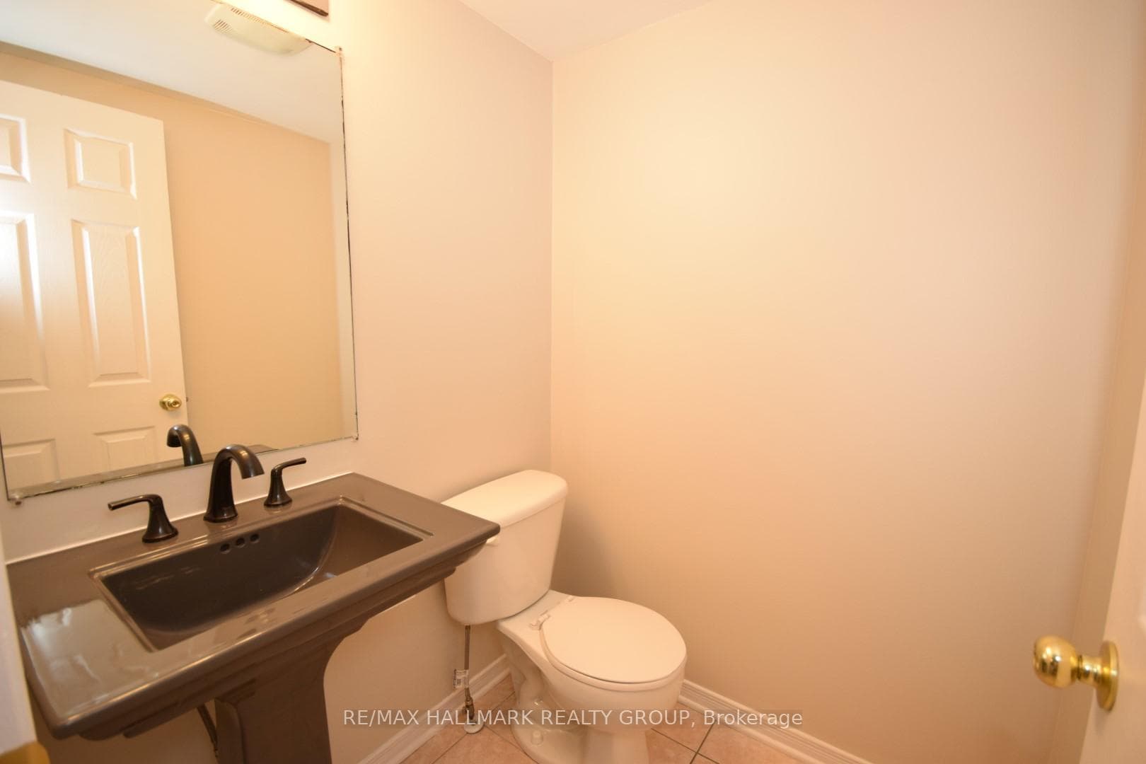 119 Topham Terrace photo 8