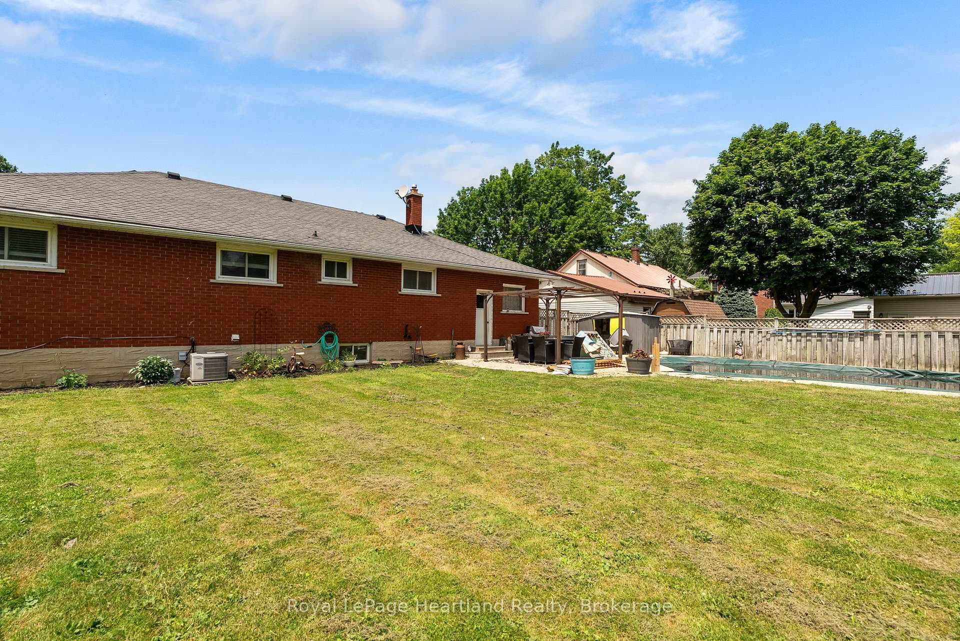 240 Elm Avenue photo 30