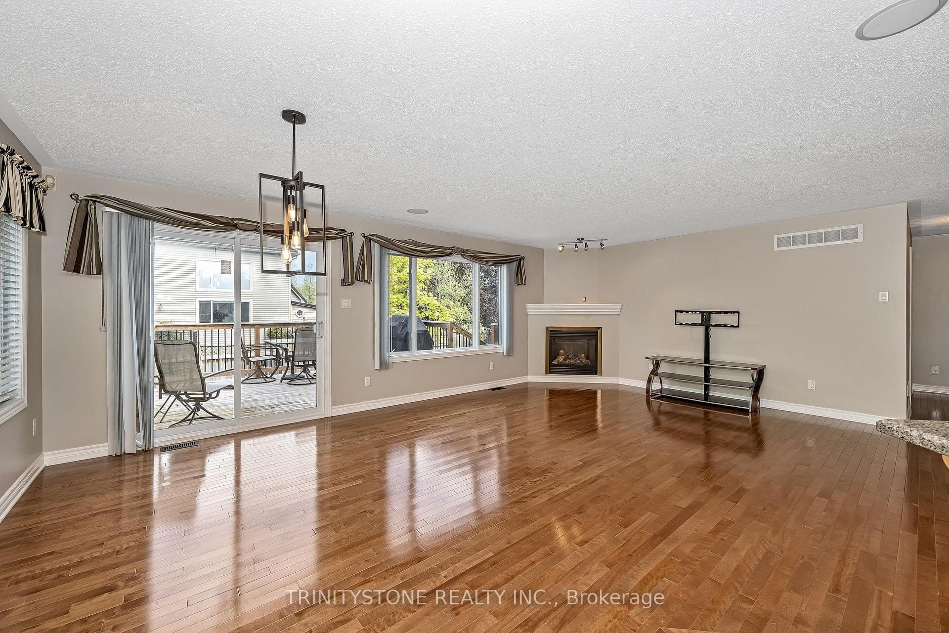 90 Sinclair Avenue photo 25