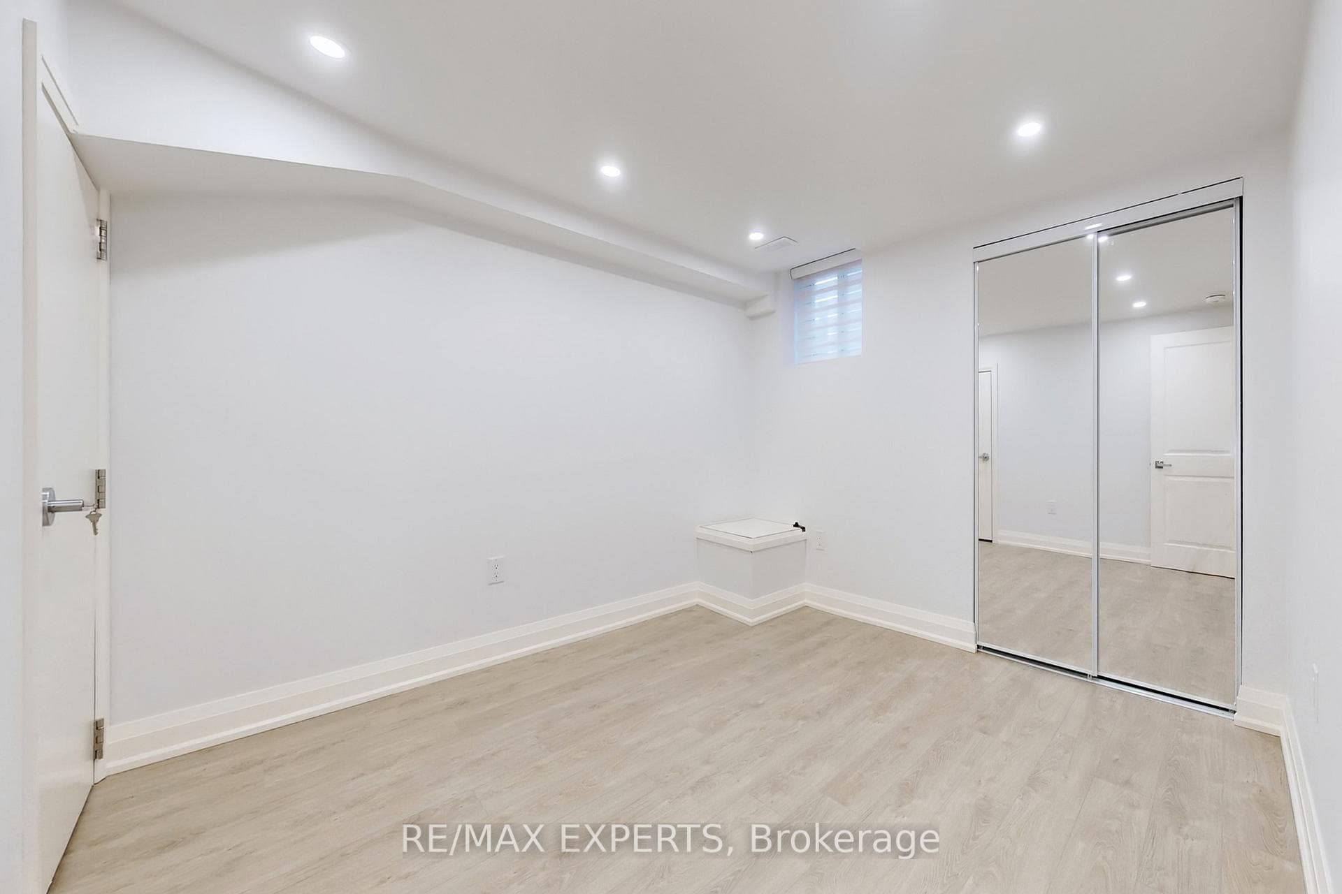 1097 Wildwood Drive Unit Lower photo 17