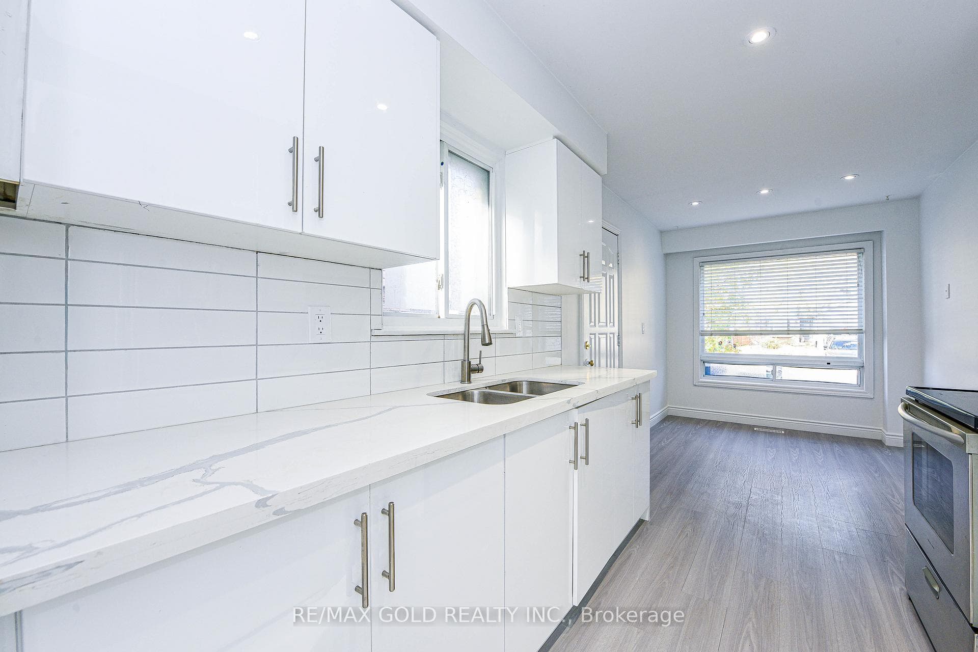 14 Nottawasaga Crescent photo 17