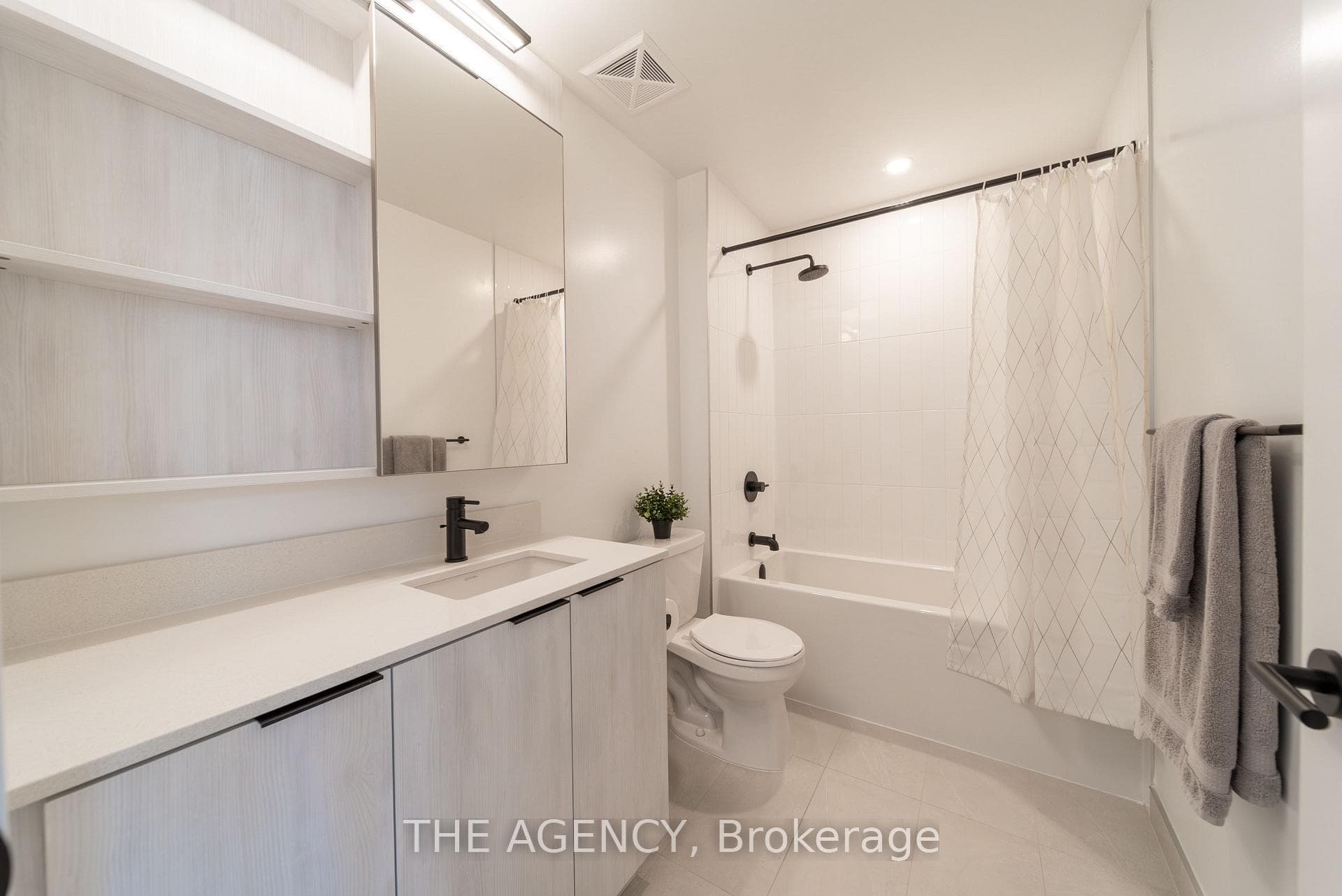 2495 Eglinton Avenue Unit 807 photo 12