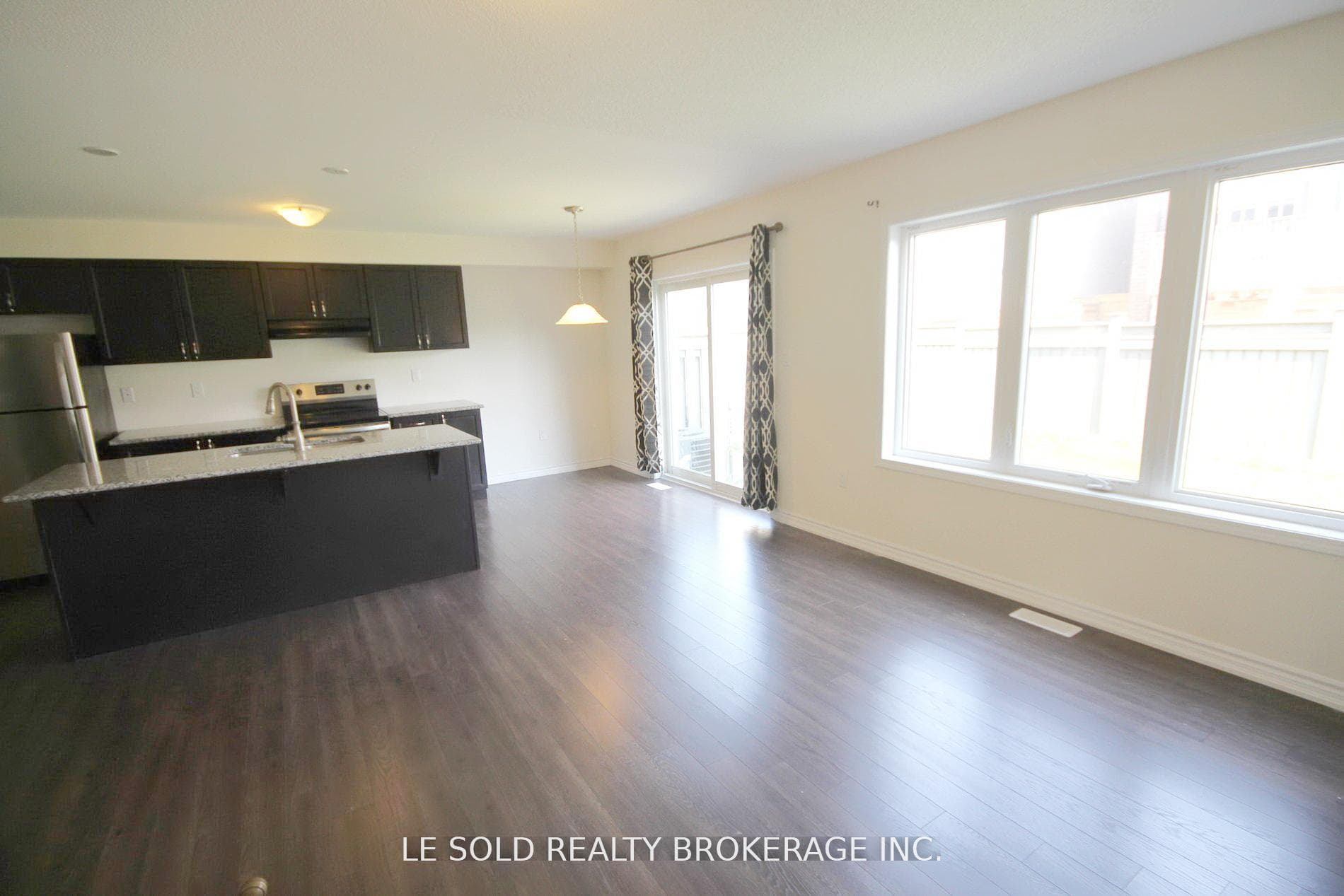 90 Hutt Crescent photo 6