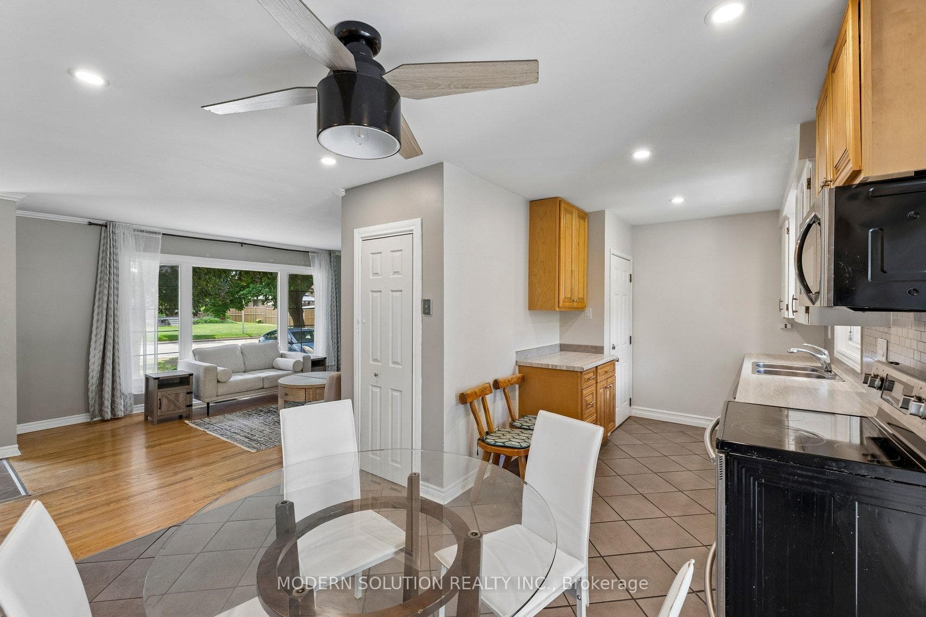 61 Godfrey Drive photo 12