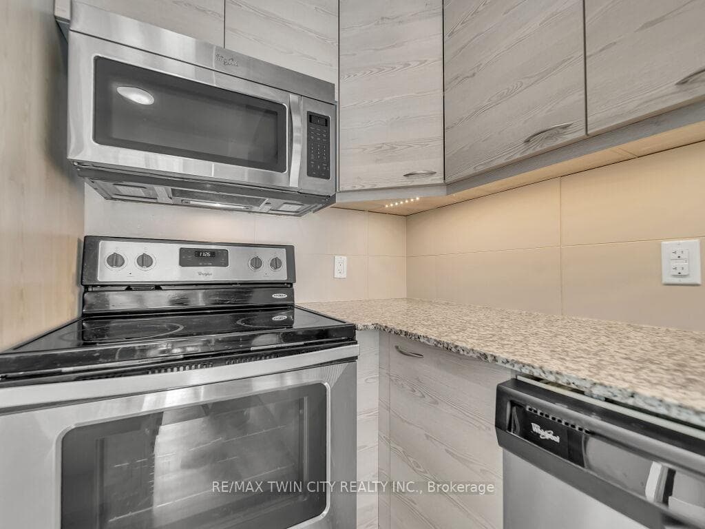280 Lester Street Unit 302 photo 12