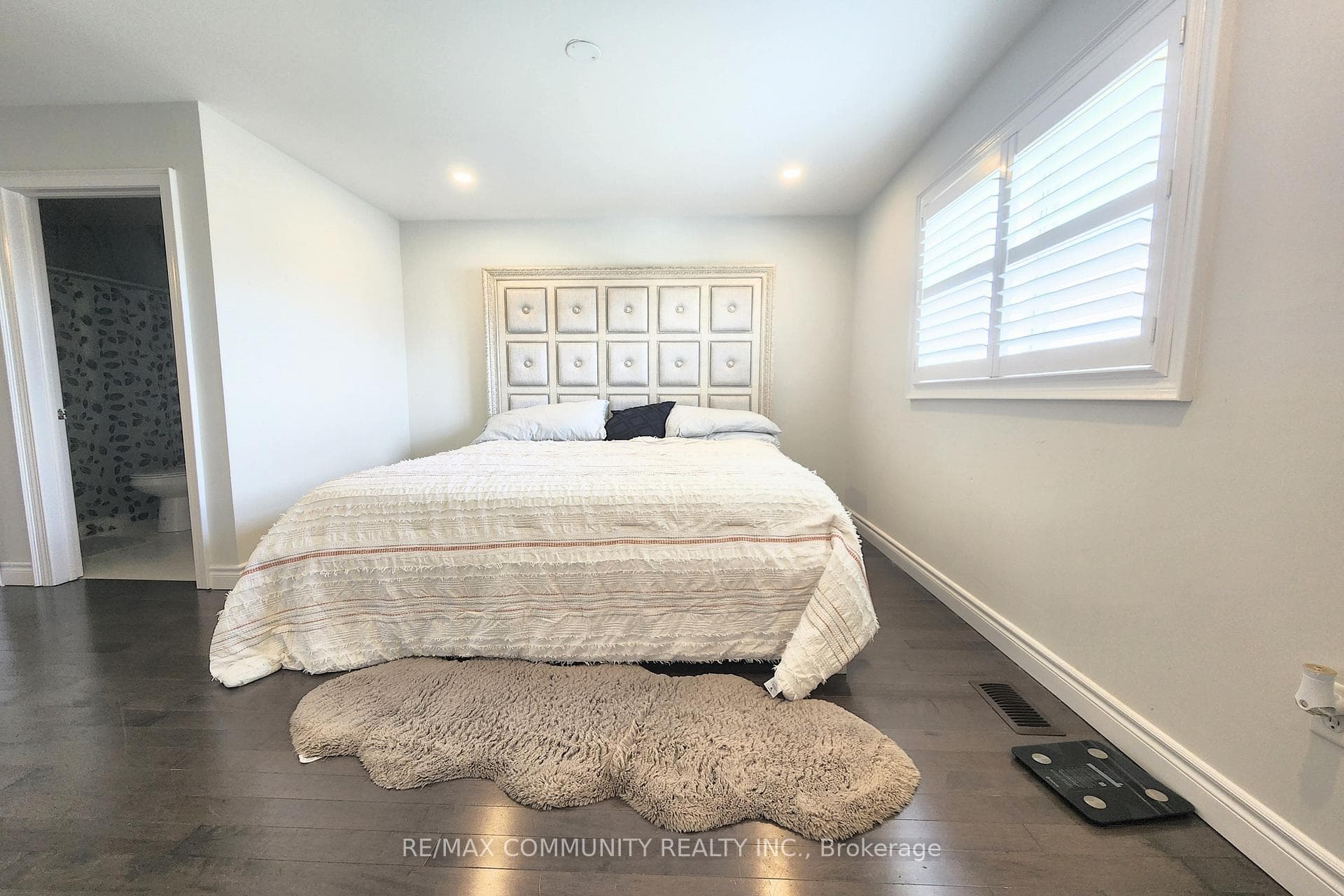 55 Longueuil Place photo 10