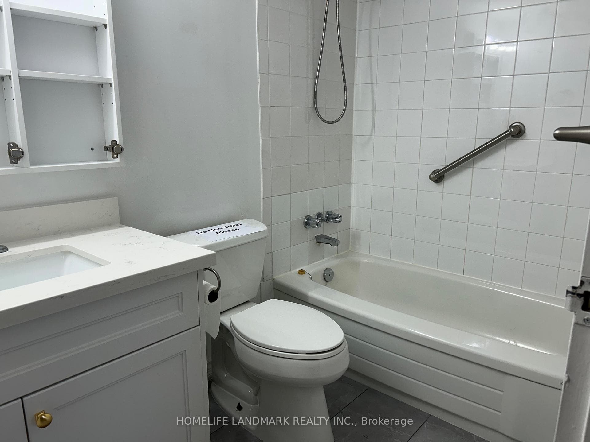 633 Bay Street Unit 2413 photo 14