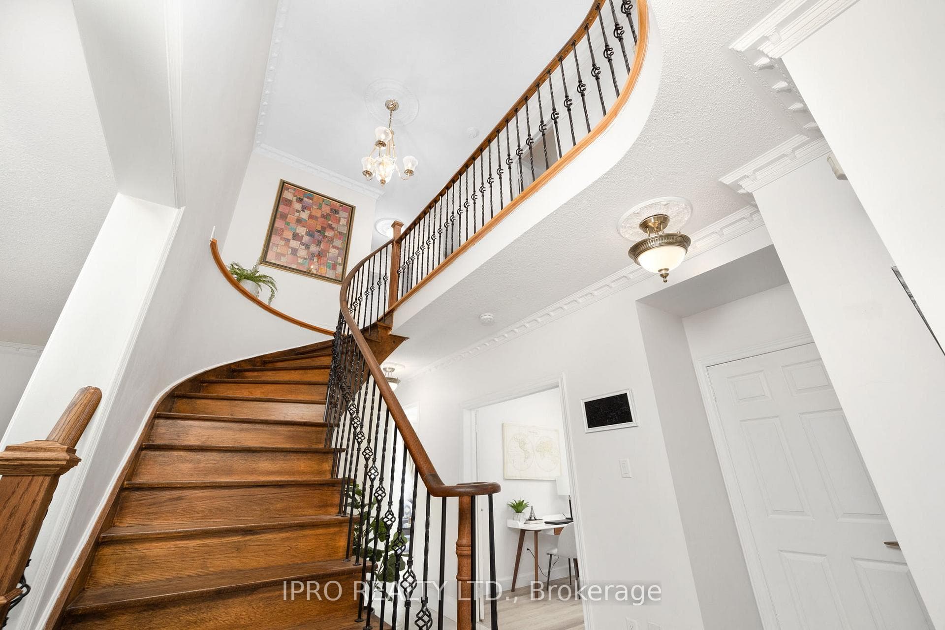 1 Adamson Close photo 23