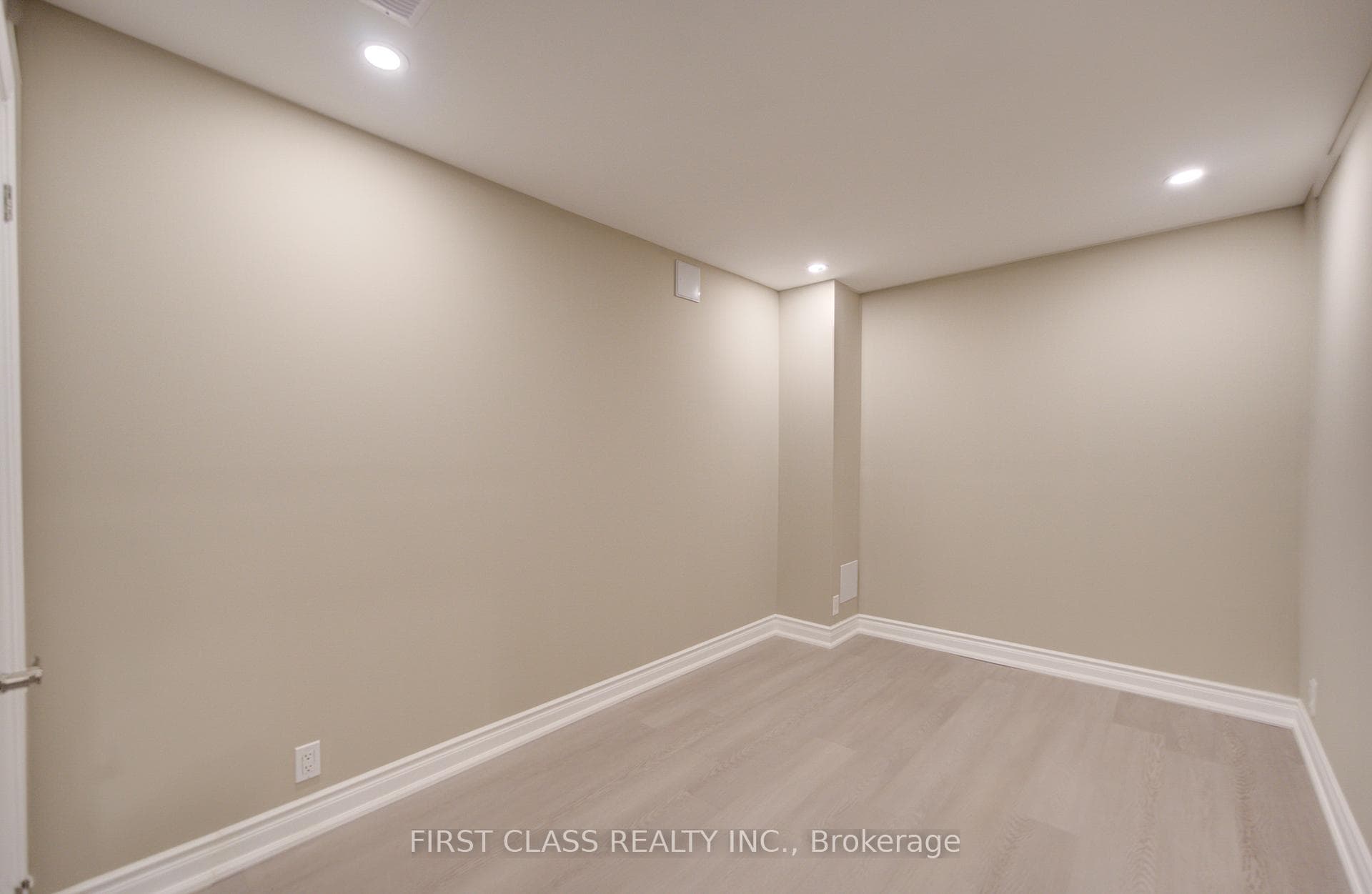 718 Peter Hall Drive photo 41
