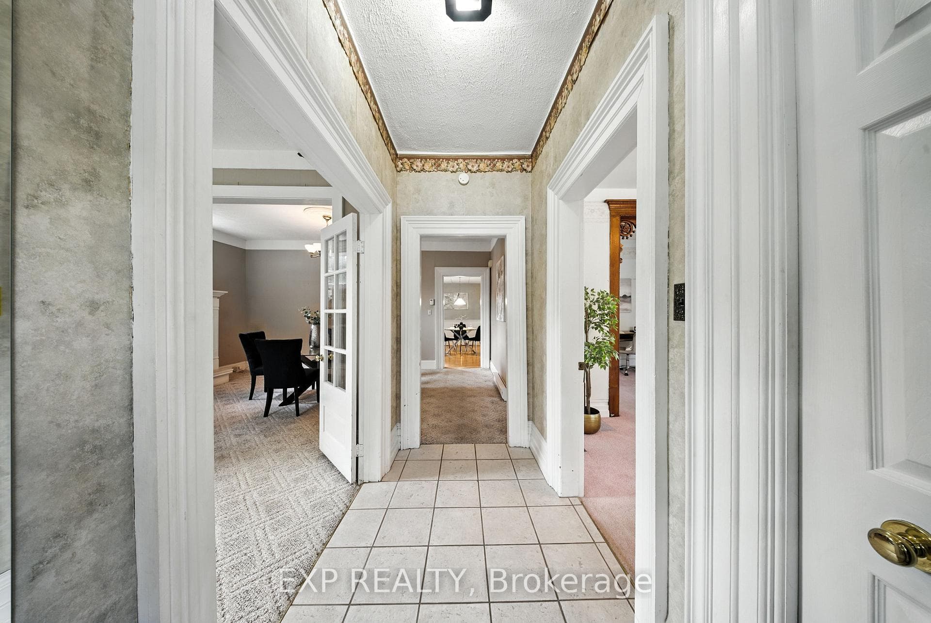 1051 Gibson Street photo 4