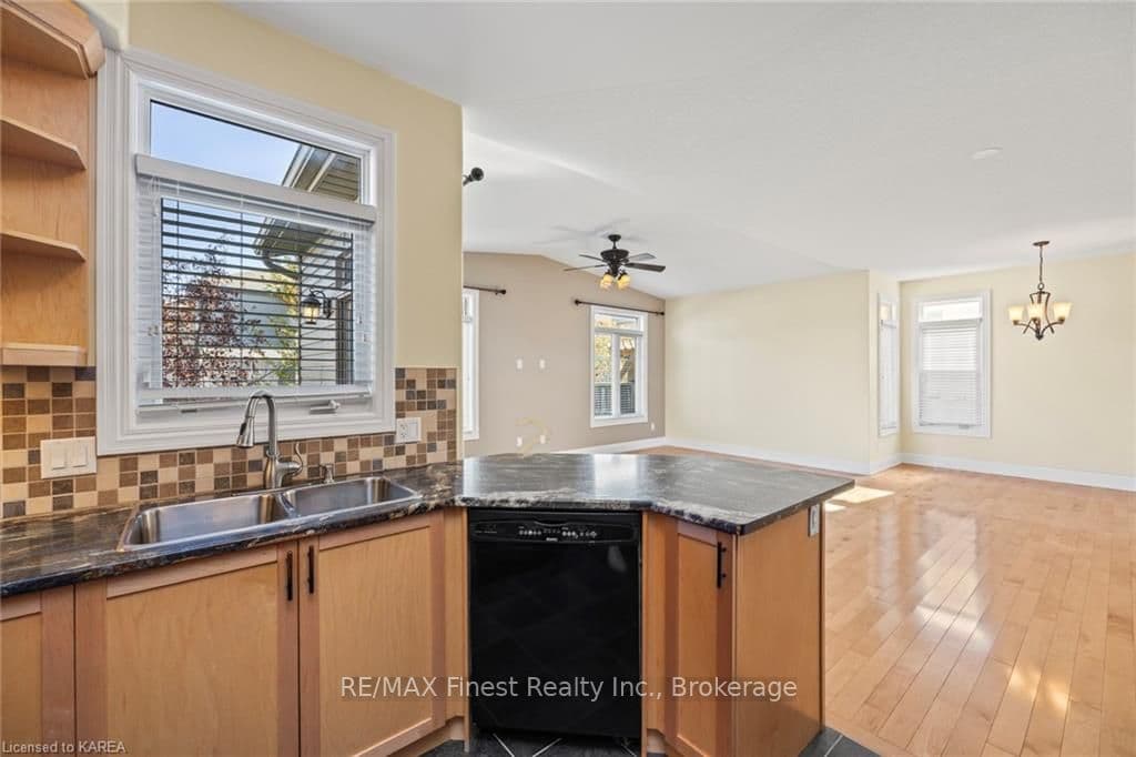 1332 GRACE Avenue photo 10