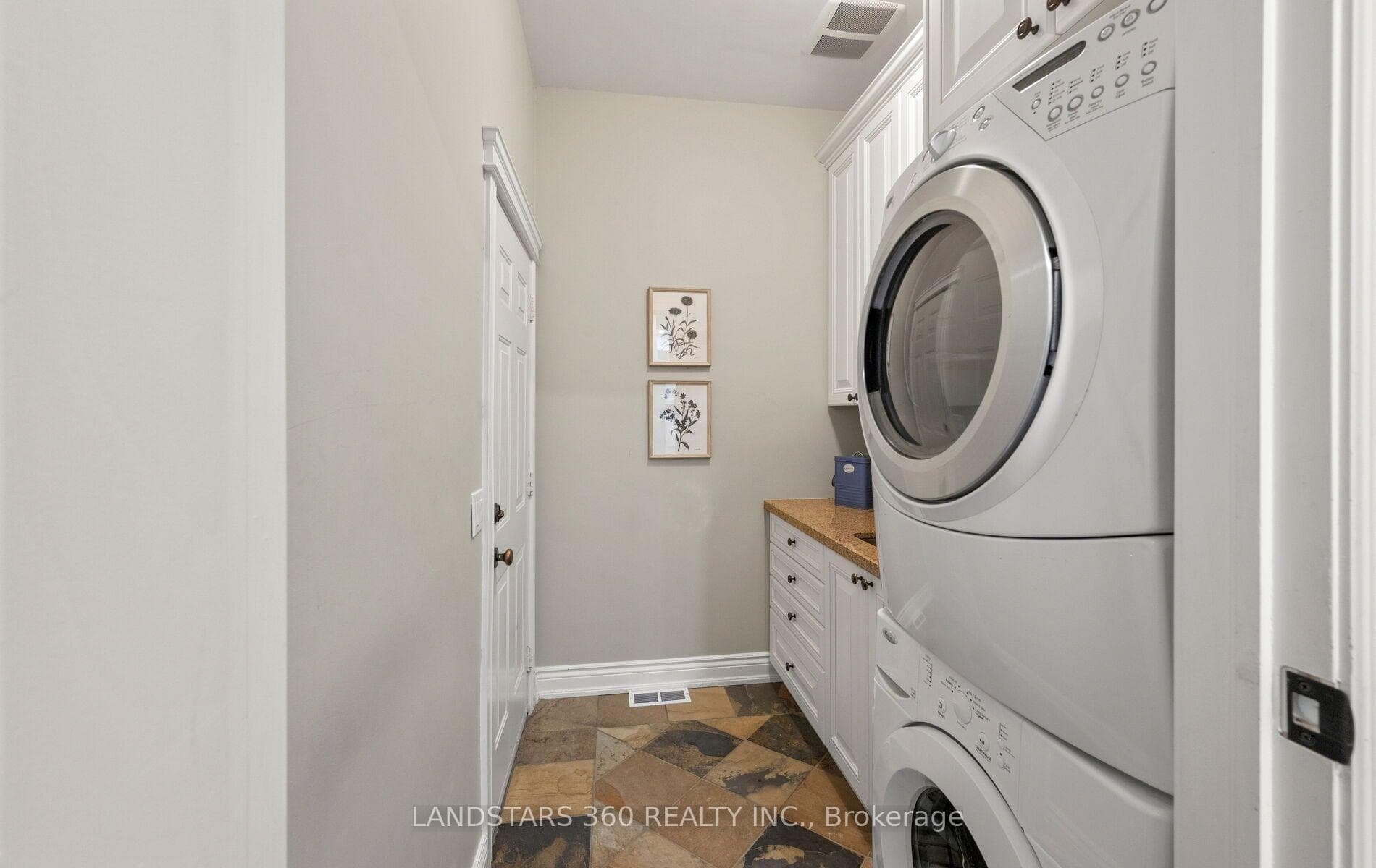 8 Royal Troon Crescent photo 35