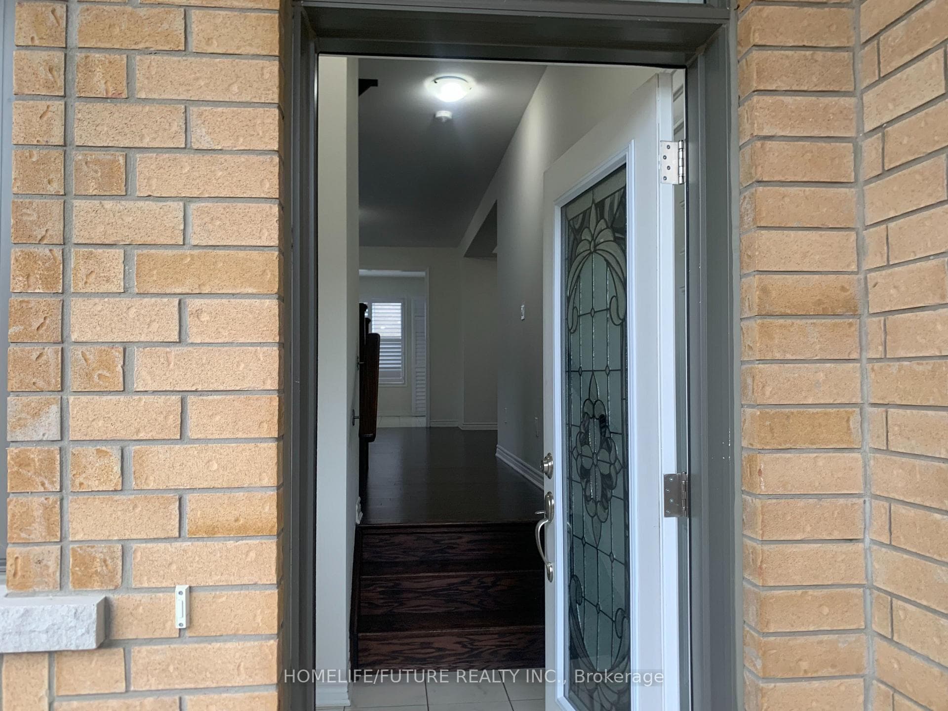 32 Kilmarnock Crescent photo 2