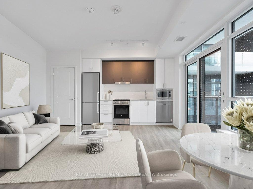 30 Upper Mall Way Unit 321 photo 1