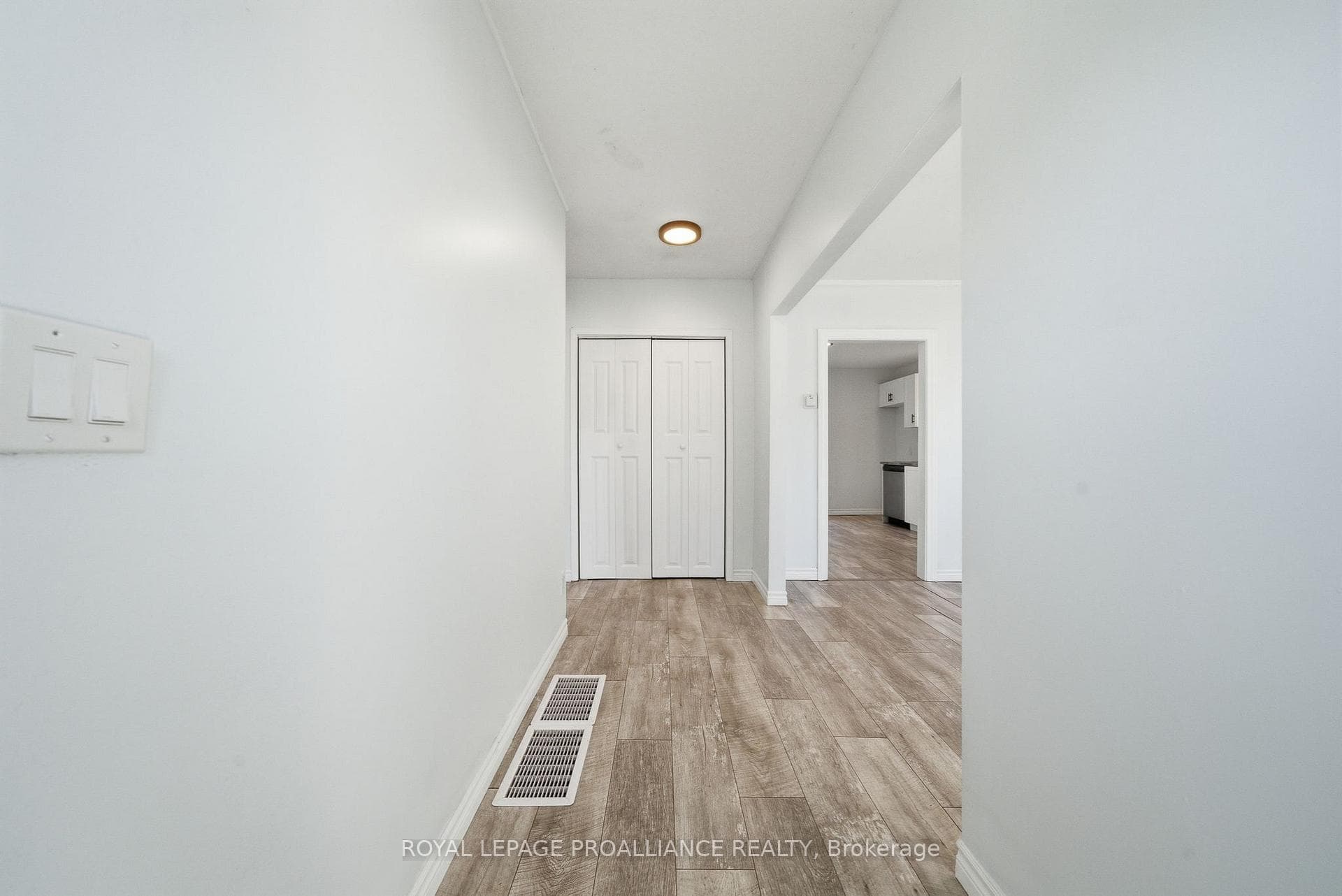 38 Oak Street photo 8