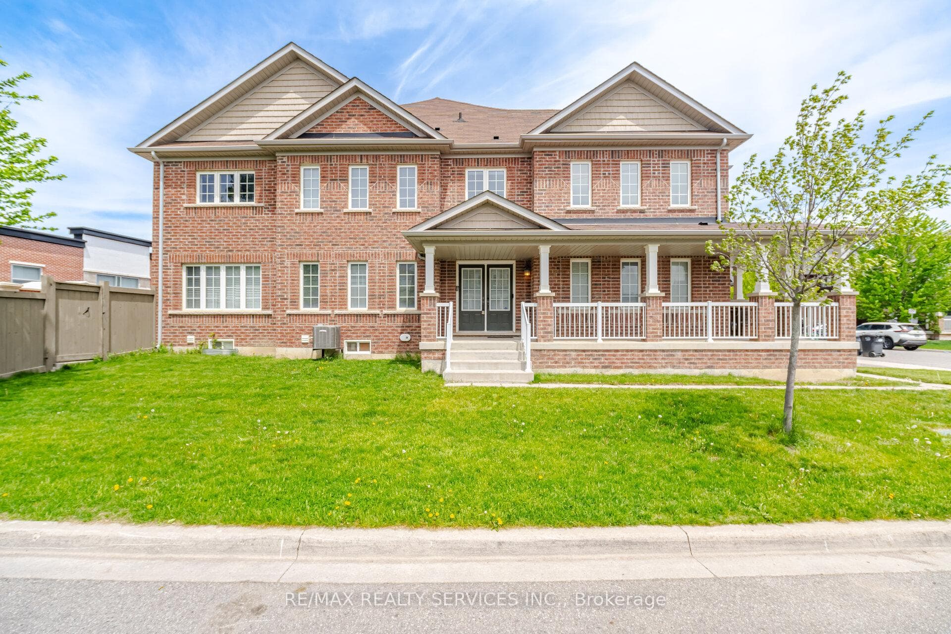 144 Baffin Crescent photo 4