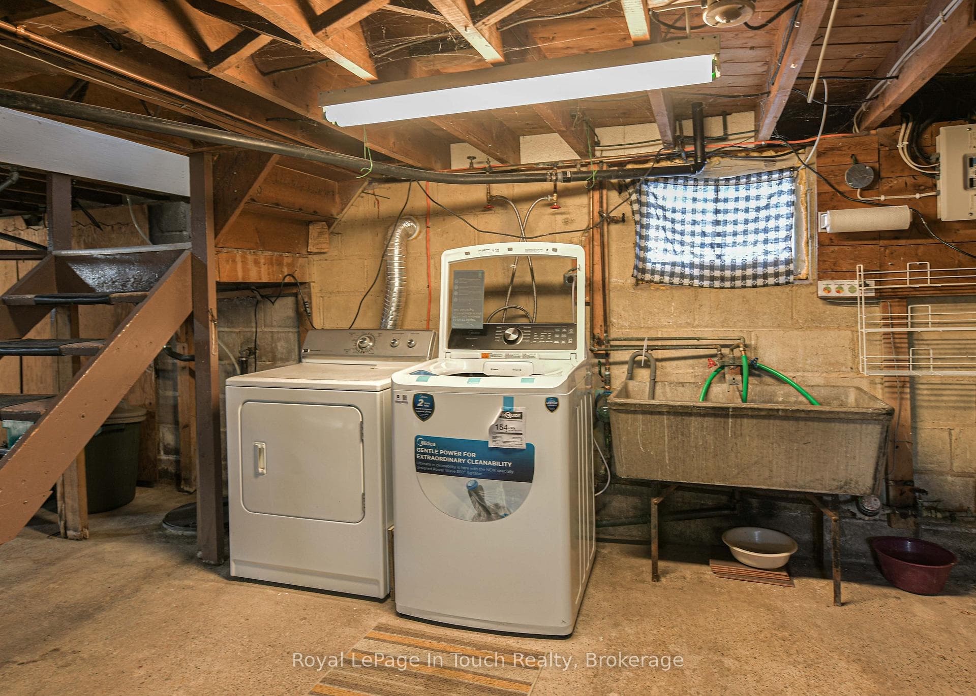 95 Westmount Drive photo 31