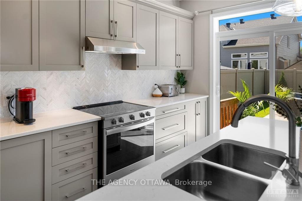 262 SHINLEAF Crescent photo 7