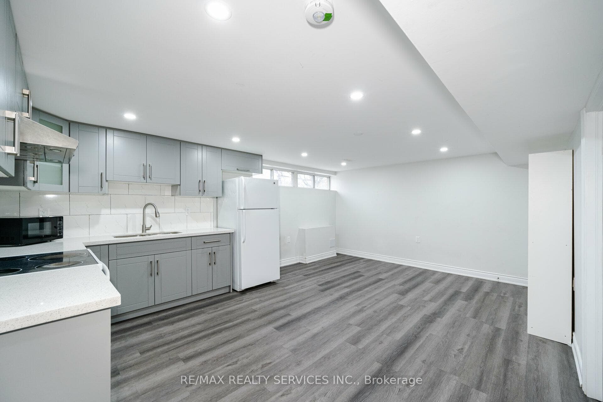 13 Chatsworth Drive photo 23