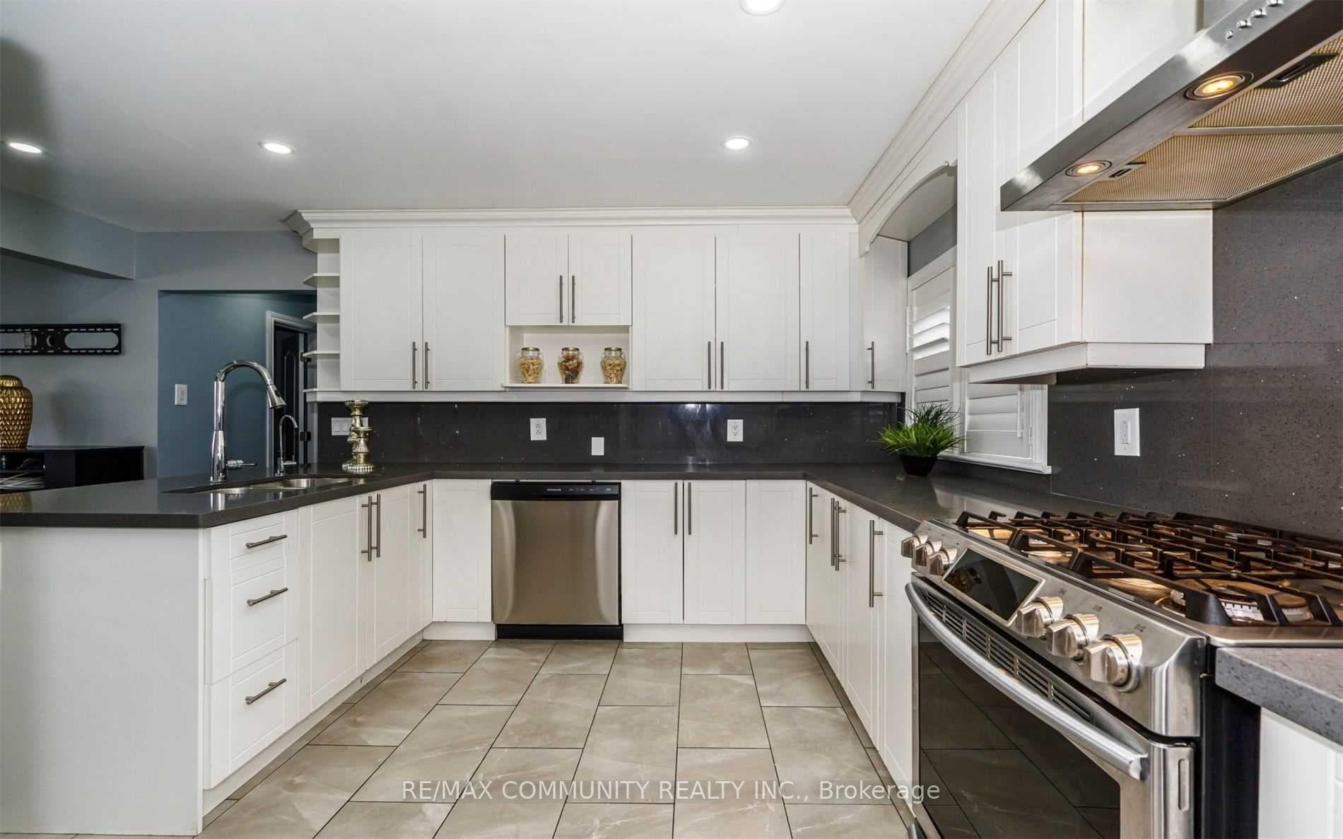 2 Hollyhedge Drive Unit Main photo 9