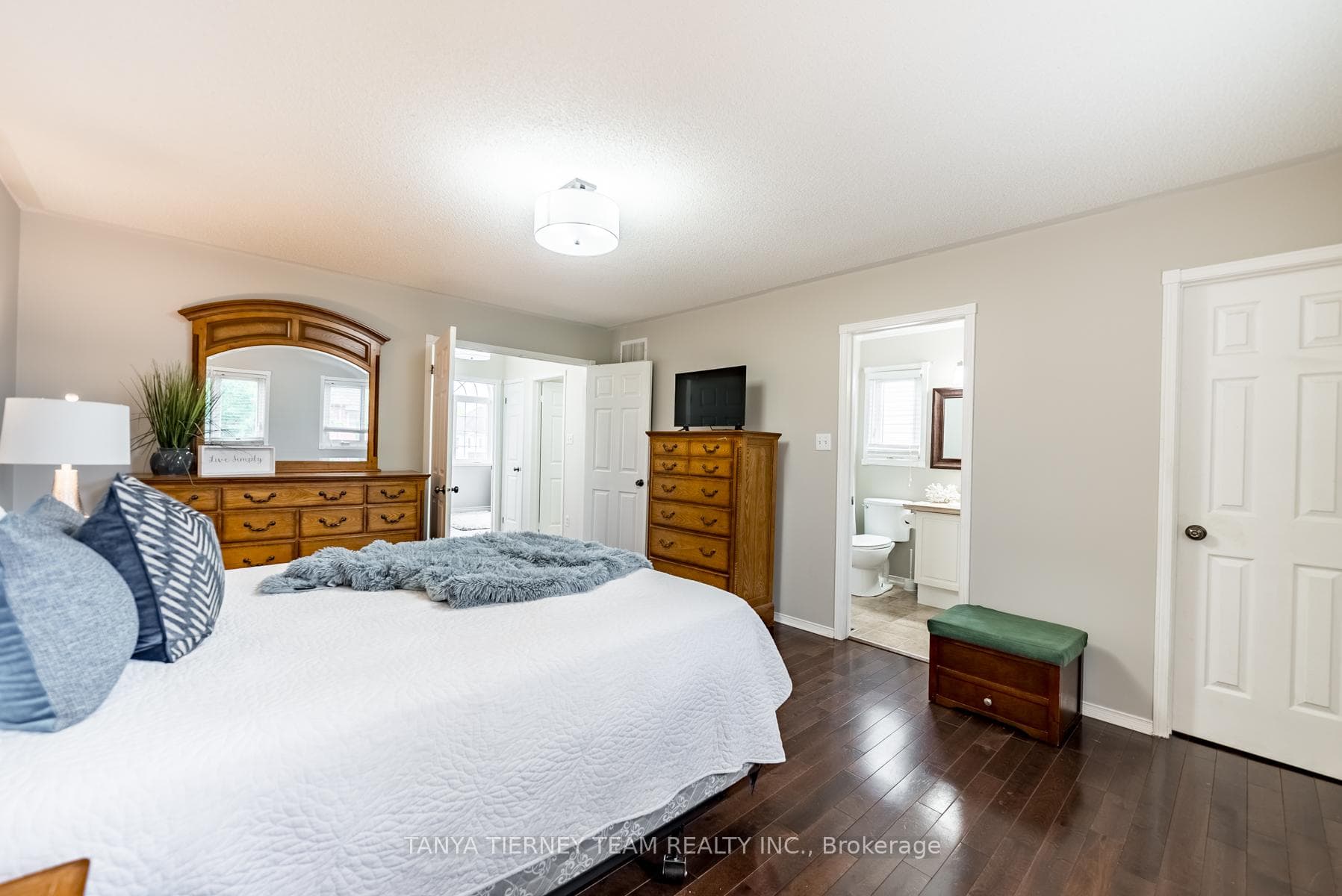 34 Wells Crescent photo 17