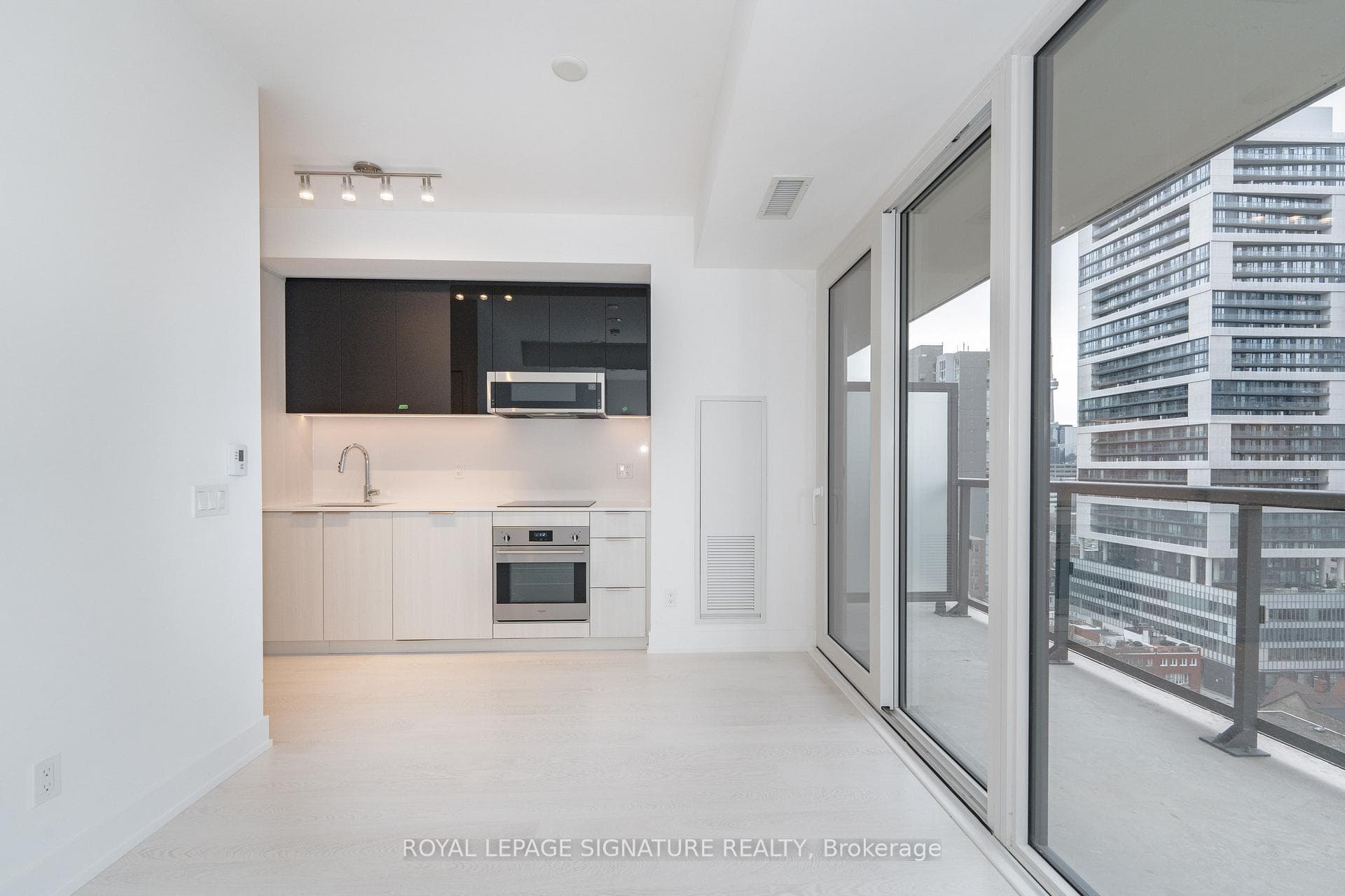 Floor to Ceiling Windows
