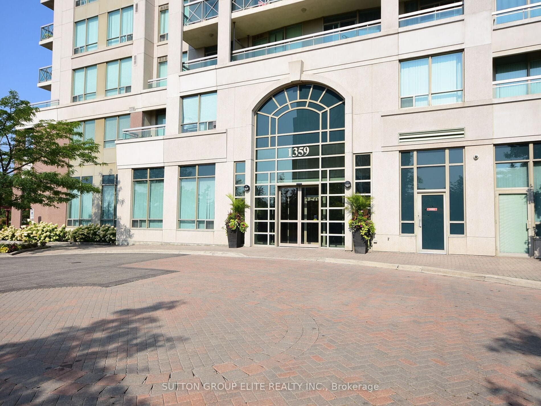 1359 Rathburn Road Unit 609 photo 3