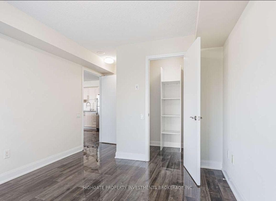 2191 Yonge Street Unit 2111 photo 16