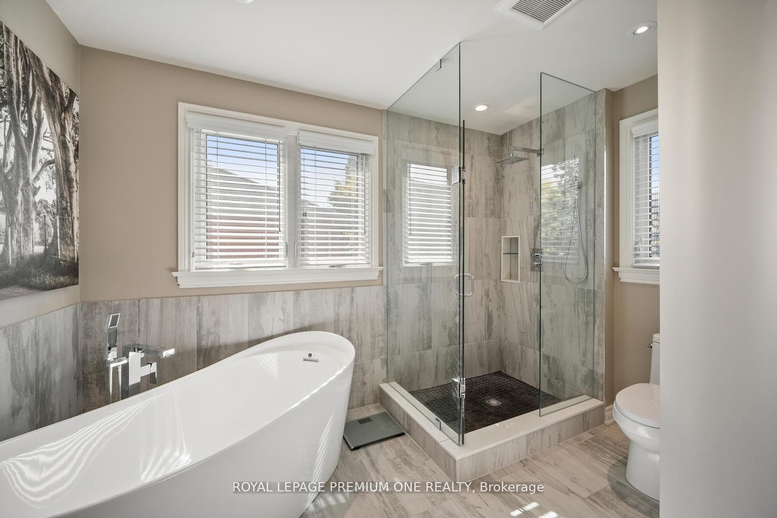 536 Village Parkway photo 27