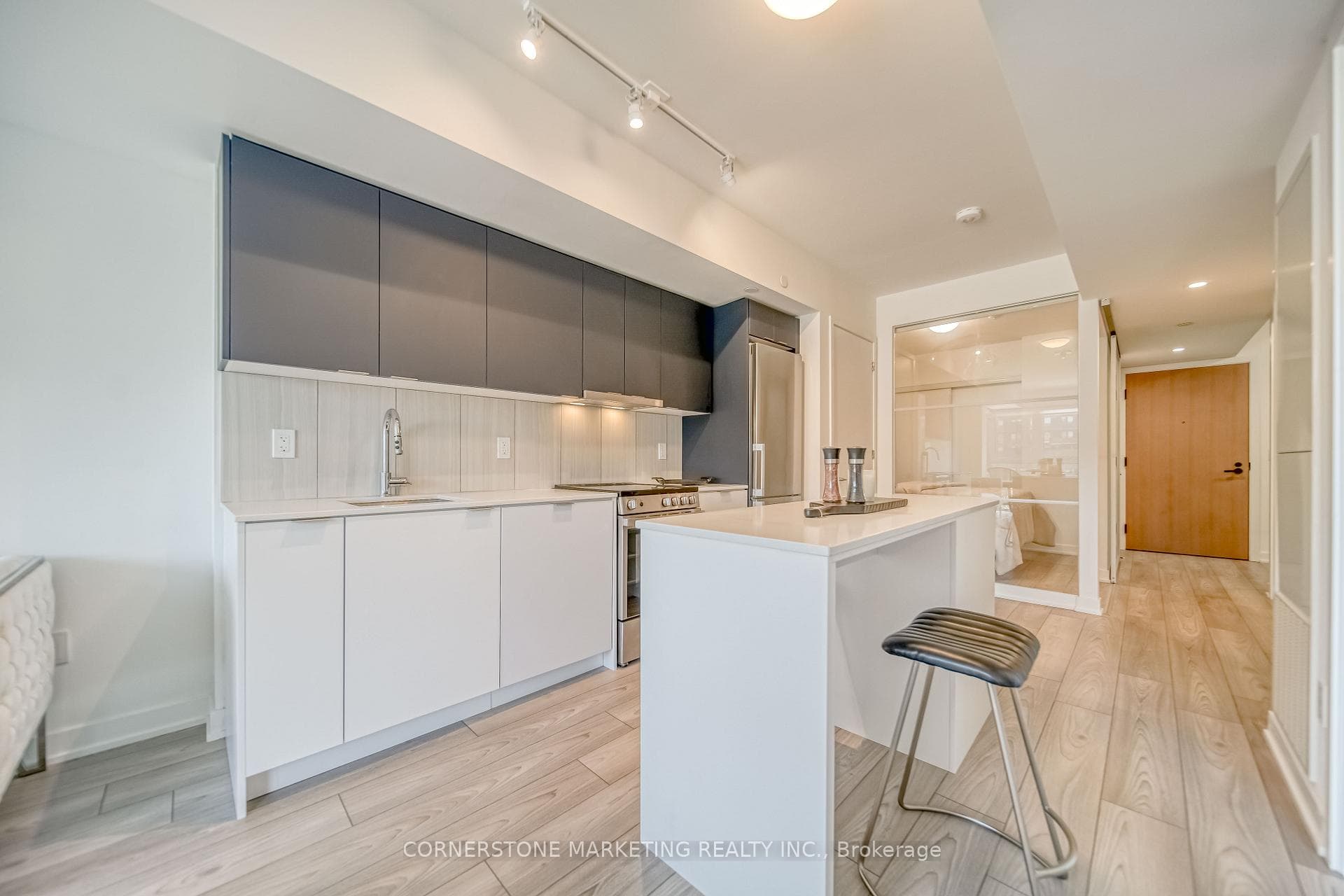 8 Tippett Road Unit 428 photo 9